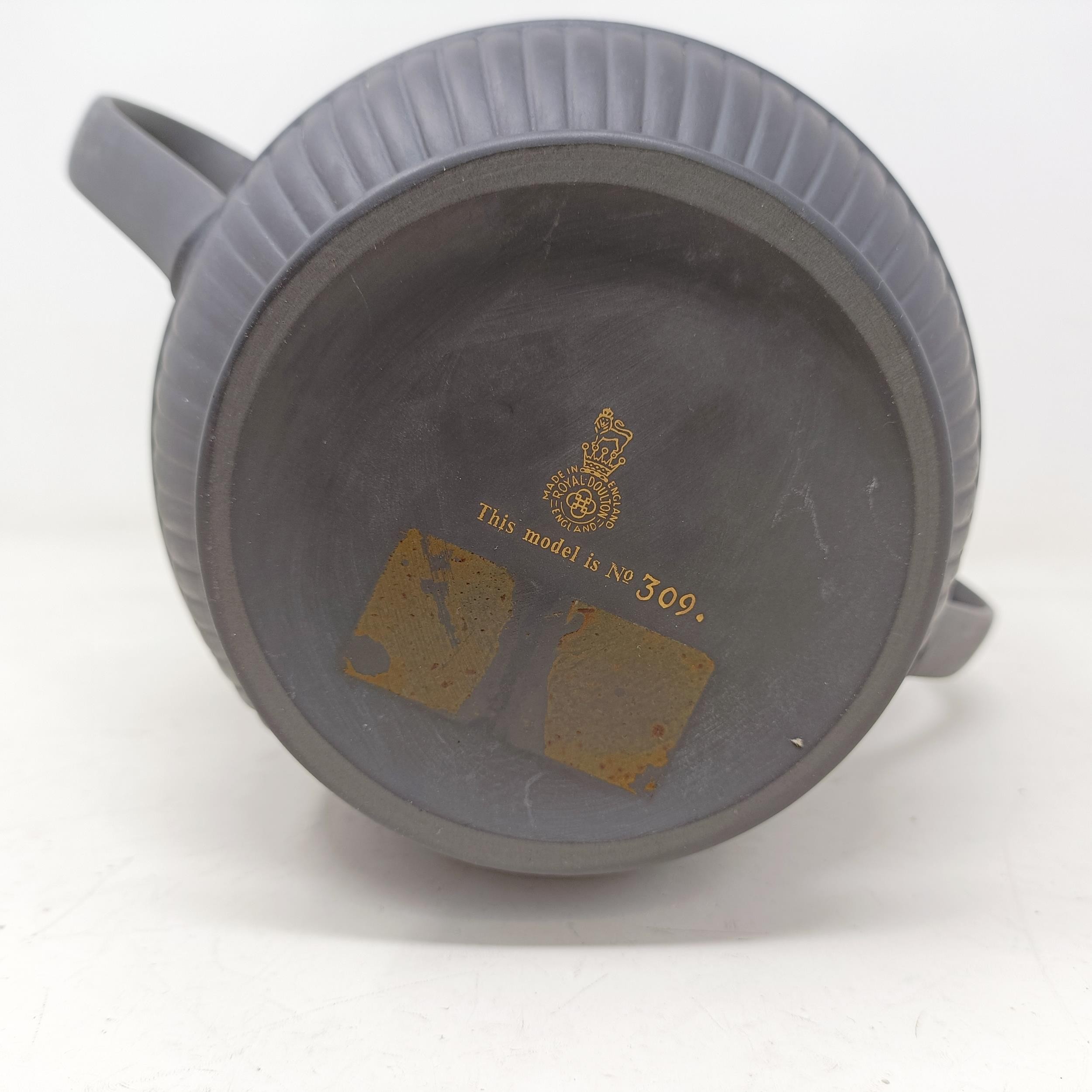 A Royal Doulton commemorative two handled cup, 1620 - The Mayflower 1970, No 309, 20 cm high - Image 6 of 7