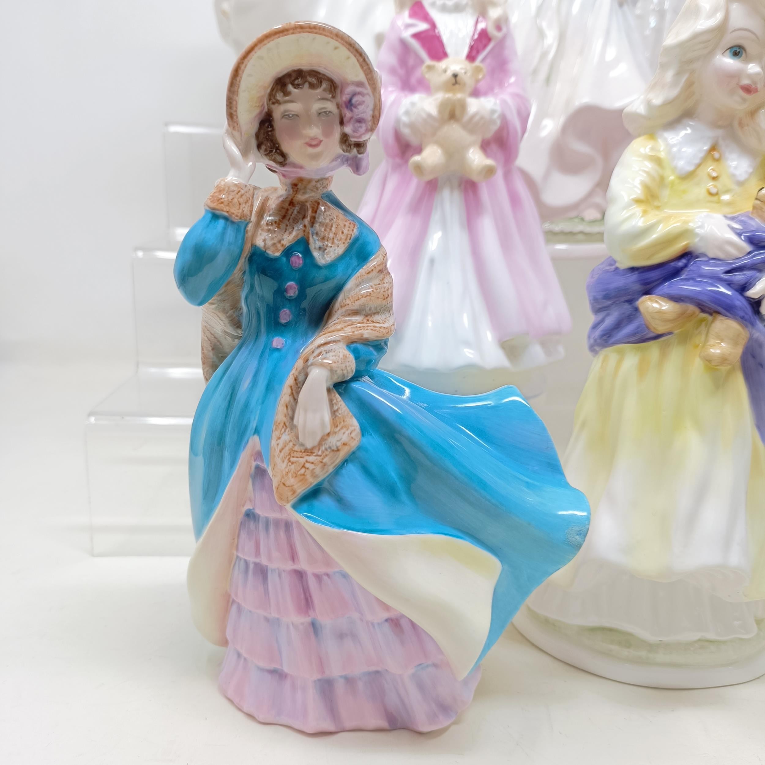 A Royal Doulton figure, Bedtime Story HN2059, Delphine HN2136, Charity HN3087, Faith HN3082, Hope - Bild 5 aus 32