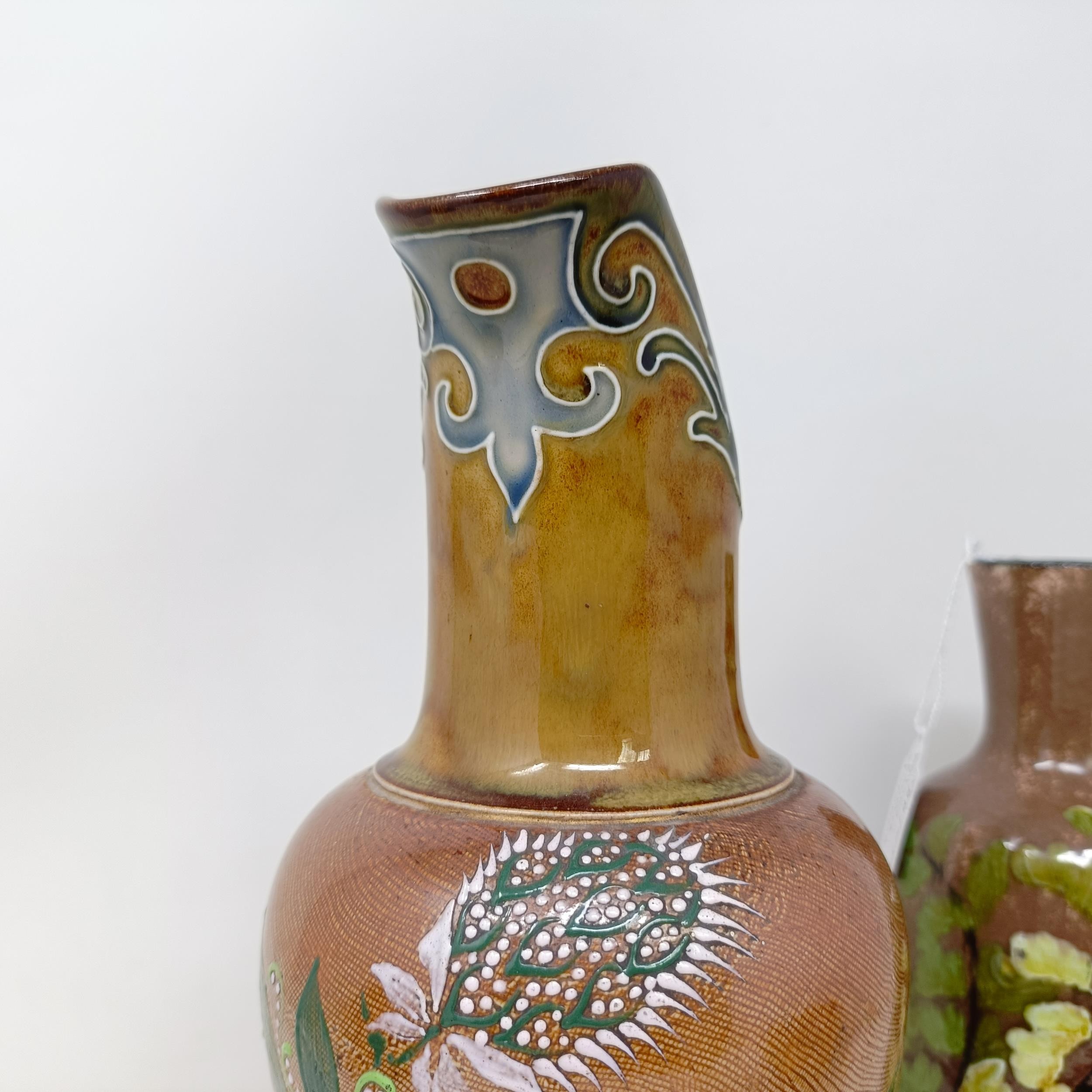 A Doulton Lambeth jug, decorated thistles, 26 cm high, a Royal Doulton bowl, decorated flowers, 18 - Bild 9 aus 16