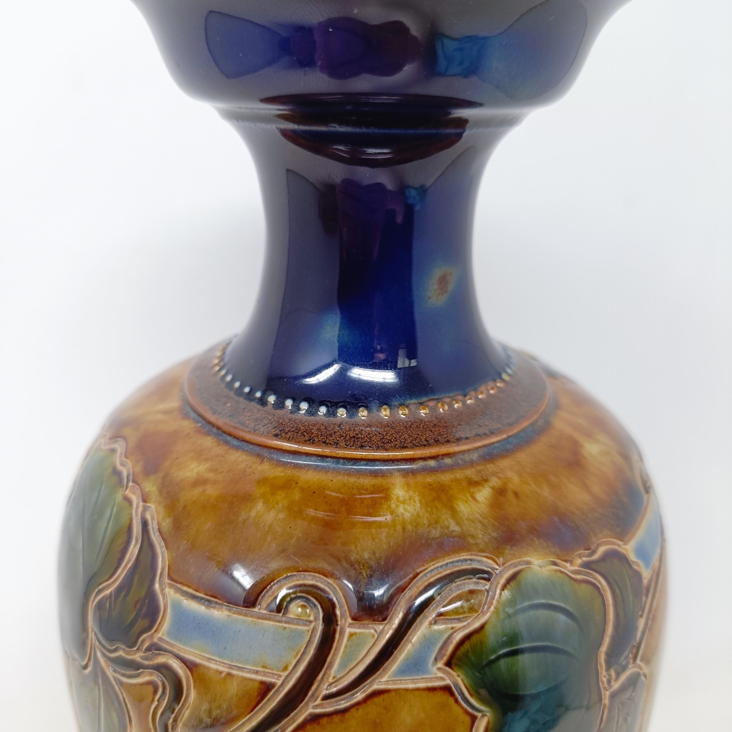 A Royal Doulton vase, by Joan Honey, decorated flowers, 33 cm high No chips, cracks or restoration - Bild 7 aus 10