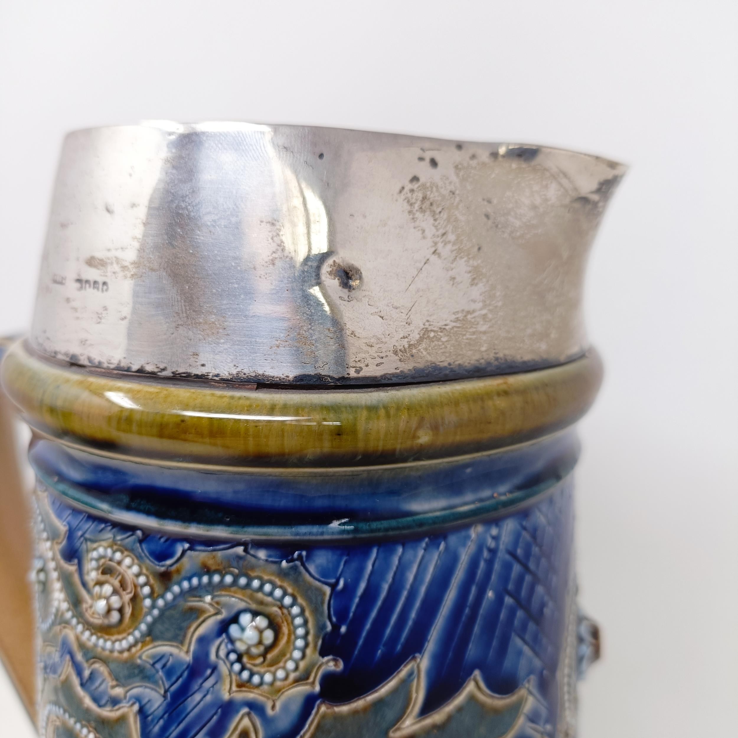 A Doulton Lambeth jug, by George Tinworth, decorated floral motifs, with a silver mount, marks - Bild 8 aus 11