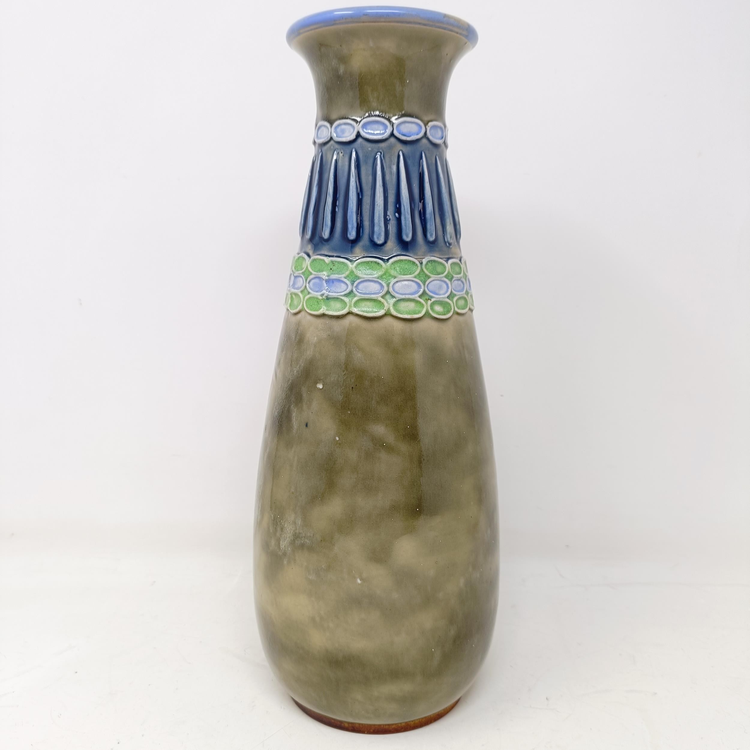 A Royal Doulton stoneware vase, by Bessie Newberry, 30 cm high, a Doulton Lambeth jug, 12 cm high, a - Bild 13 aus 14