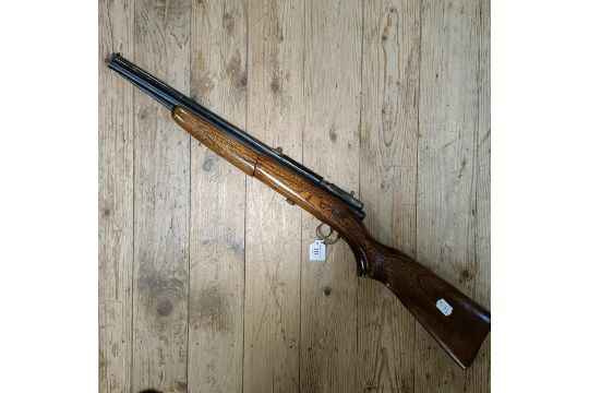 A Crossman 147 .22 air rifle - Image 1 of 8