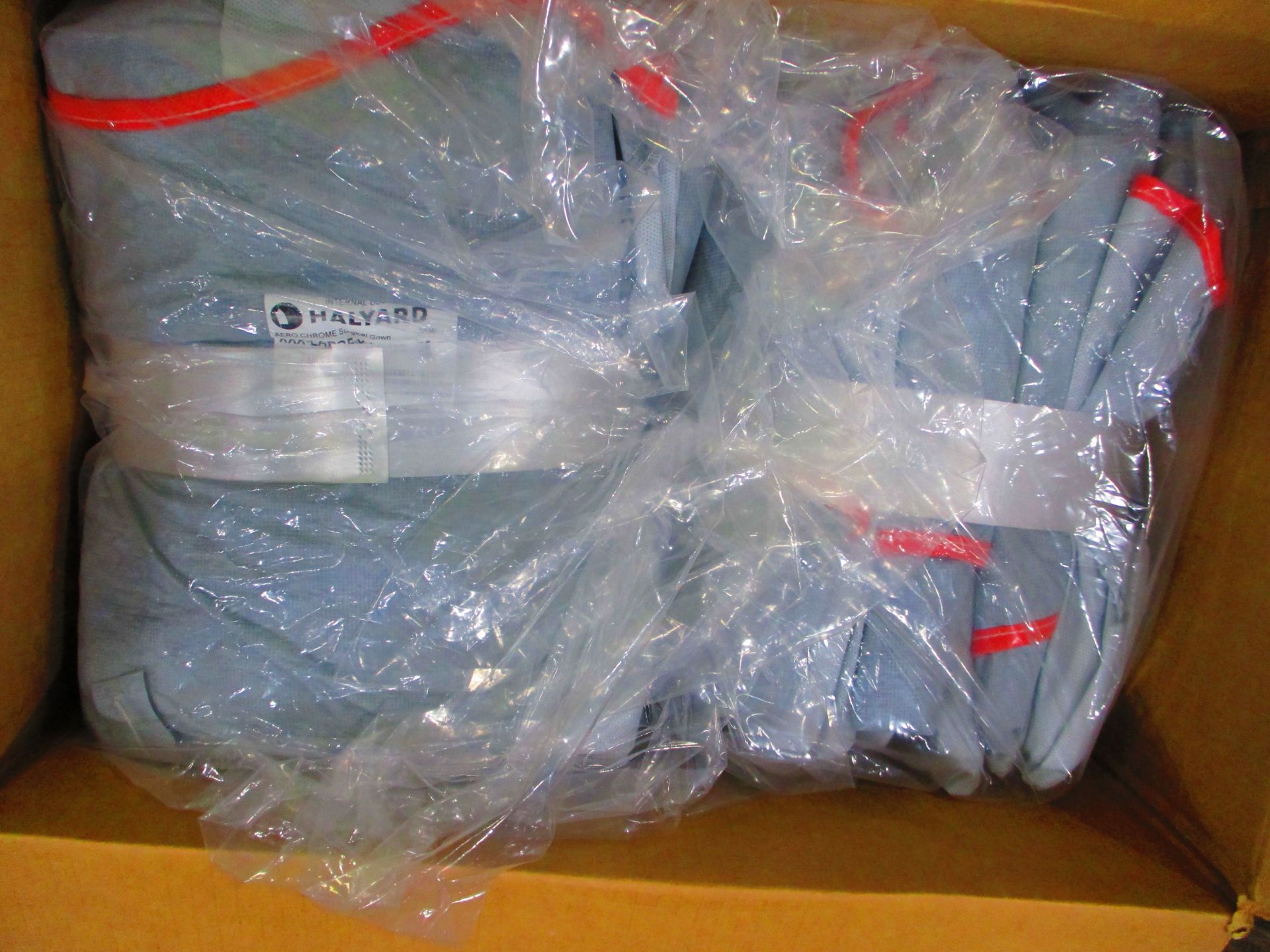 HALYARD AEROCHROME Performance Surgical Gown, XXXL Ref# 48564, 40 CASSES ON 1 PALLET, 84 EA/CS - Image 3 of 3
