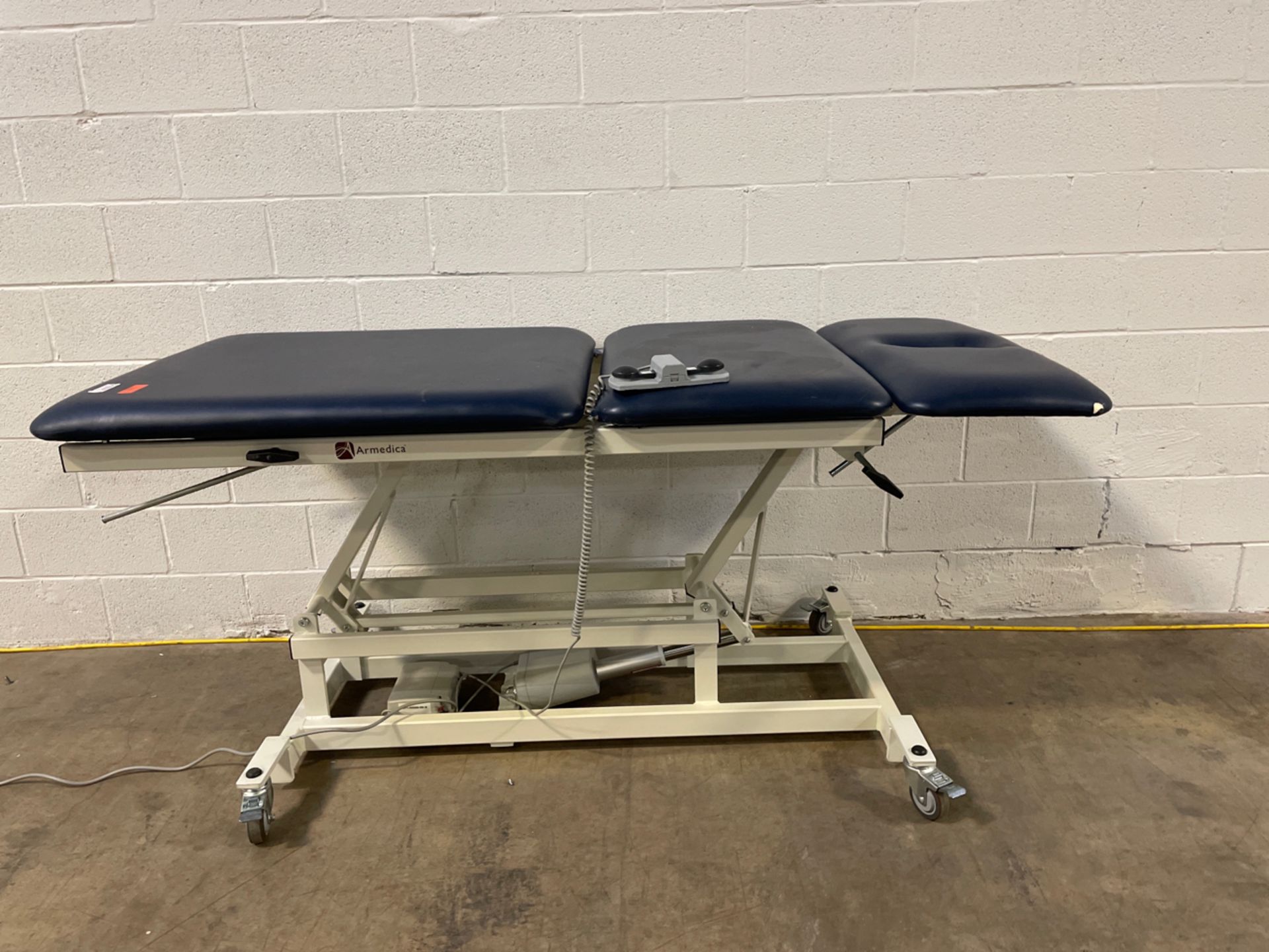 ARMEDICA PT TABLE WITH FOOTSWITCH (2019 MERIDIAN ST, ARLINGTON TX 76011)
