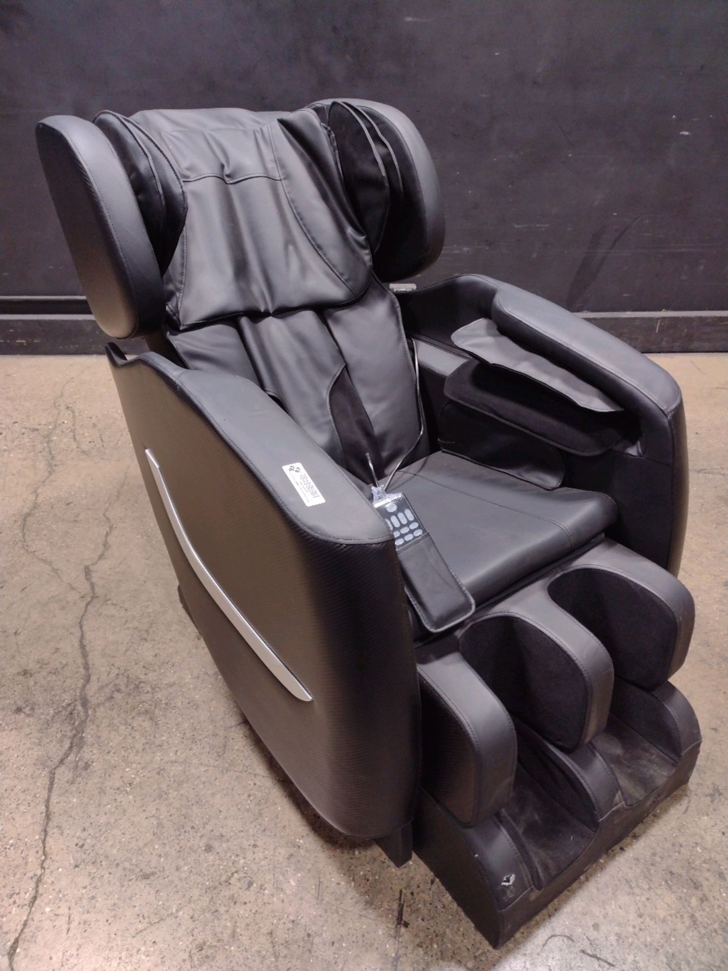 REAL RELAX DELUXE MASSAGE CHAIR (LOCATED AT 3325 MOUNT PROSPECT ROAD, FRANKLIN PARK, IL, 60131)