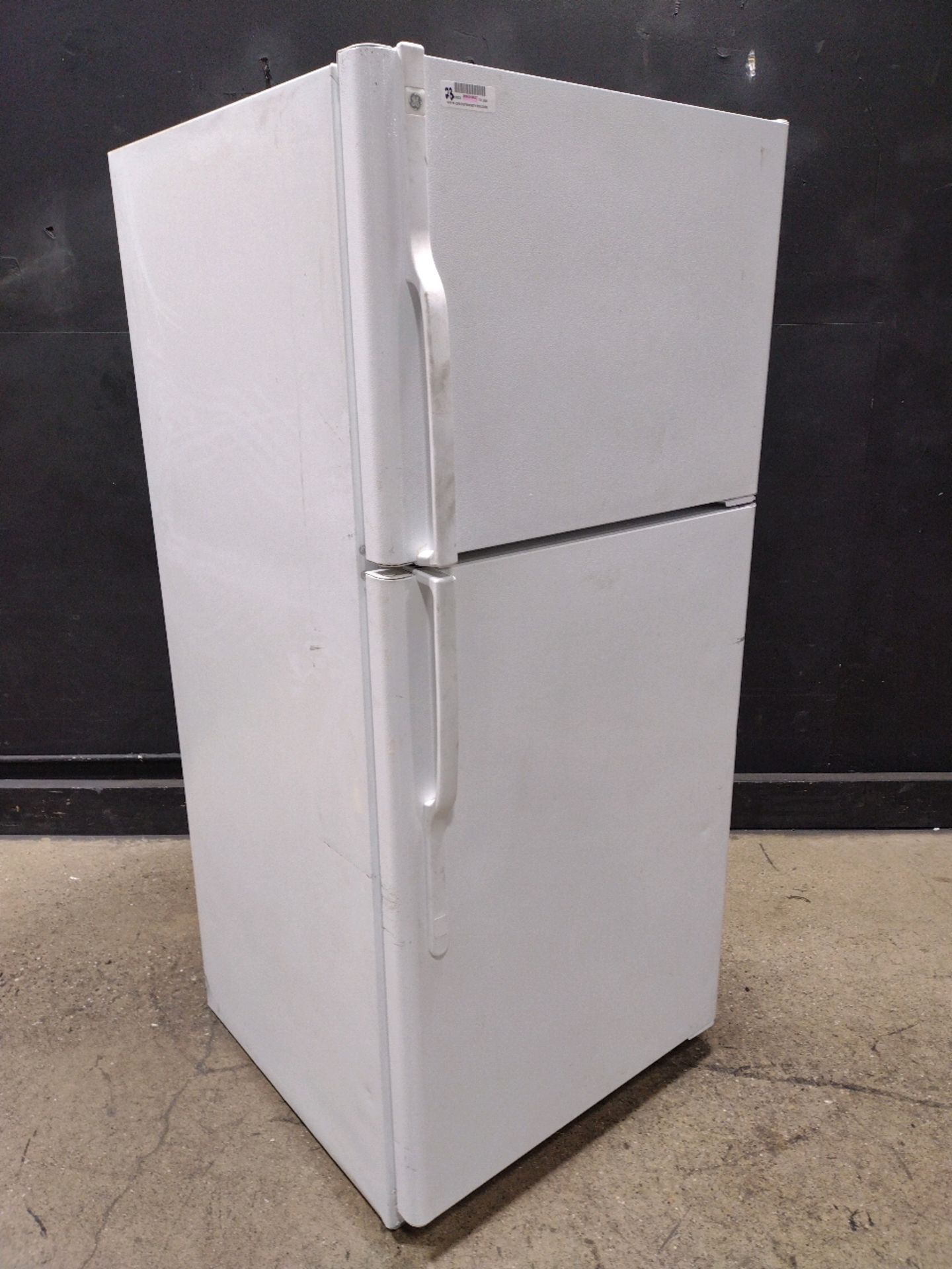 GE REFRIGERATOR (LOCATED AT 3325 MOUNT PROSPECT ROAD, FRANKLIN PARK, IL, 60131)