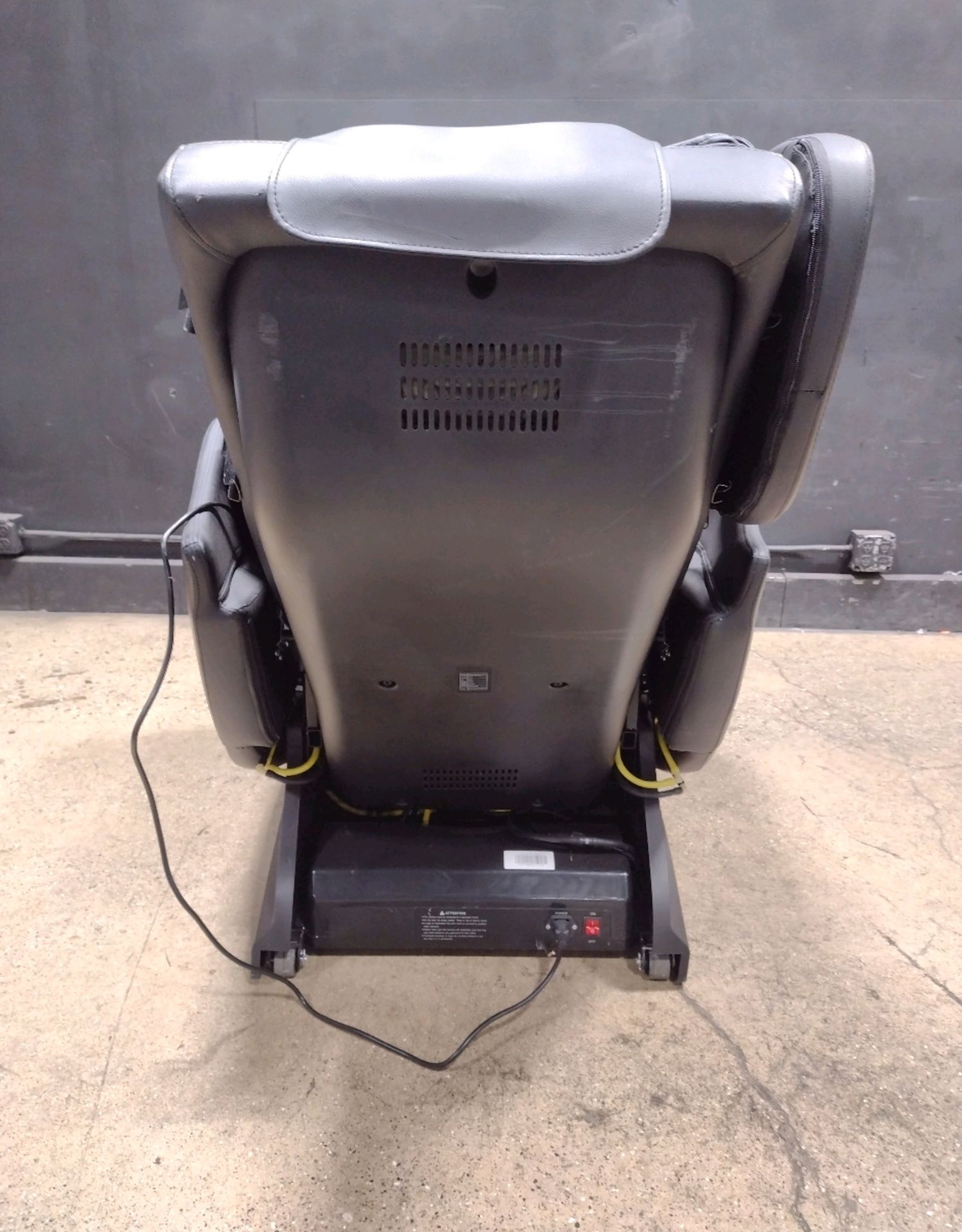 REAL RELAX DELUXE MASSAGE CHAIR (LOCATED AT 3325 MOUNT PROSPECT ROAD, FRANKLIN PARK, IL, 60131) - Bild 4 aus 4