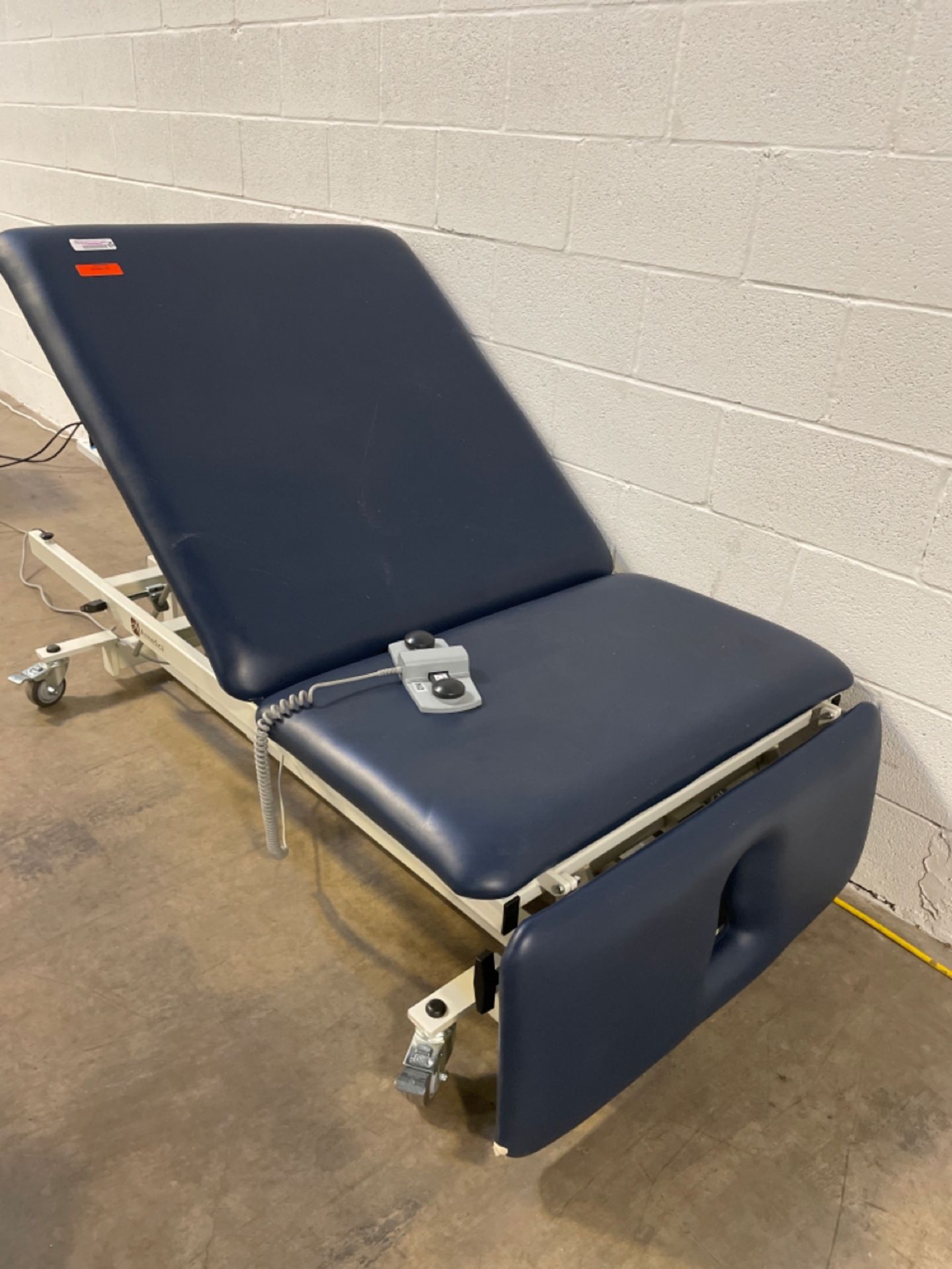 ARMEDICA PT TABLE WITH FOOTSWITCH (2019 MERIDIAN ST, ARLINGTON TX 76011) - Bild 6 aus 6