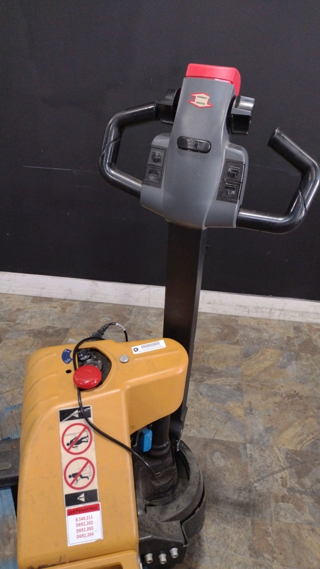 BIG JOE E-30 PALLET JACK (LOCATED AT 701 NW 33RD ST #150 POMPANO BEACH, FL 33064) - Image 4 of 4