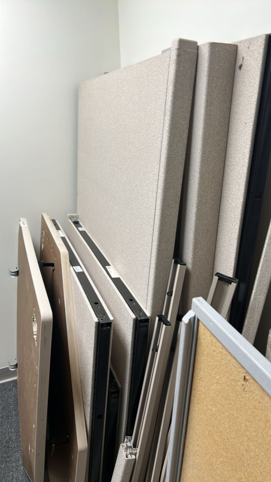 OFFICE CUBICLE SYSTEM - Image 2 of 5