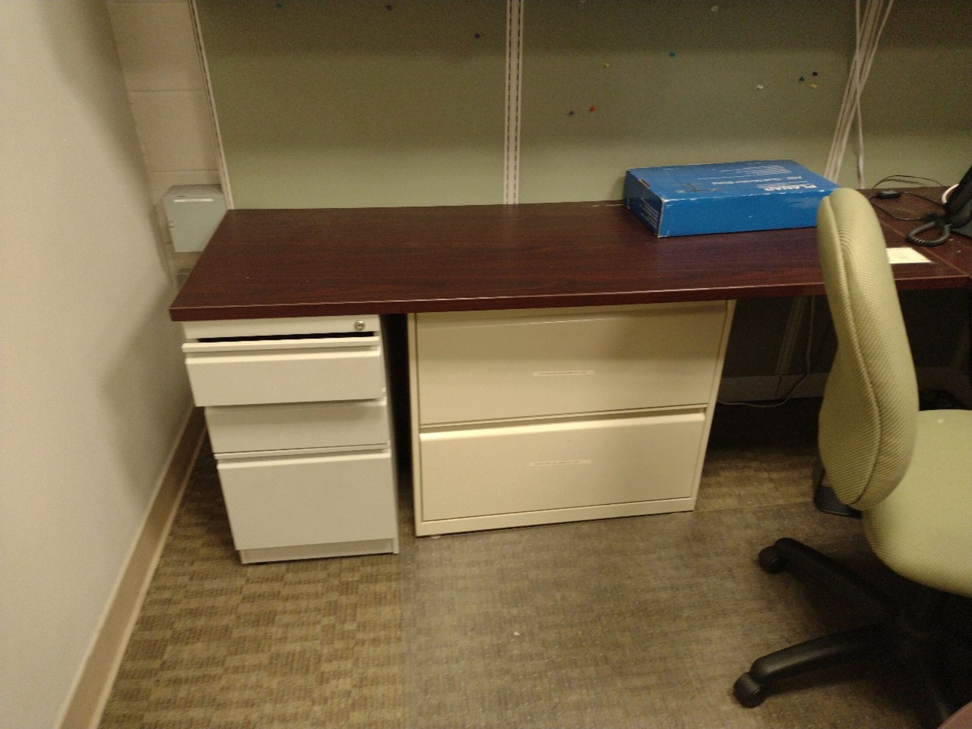 OFFICE SUITE TO INCLUDE: 8 WORK STATION MODULAR CUBICLE SYSTEM WITH CHAIRS, PRINTERS, MONITORS, - Image 2 of 16