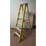 KELLER 6', MAX. REACH 10' LADDER