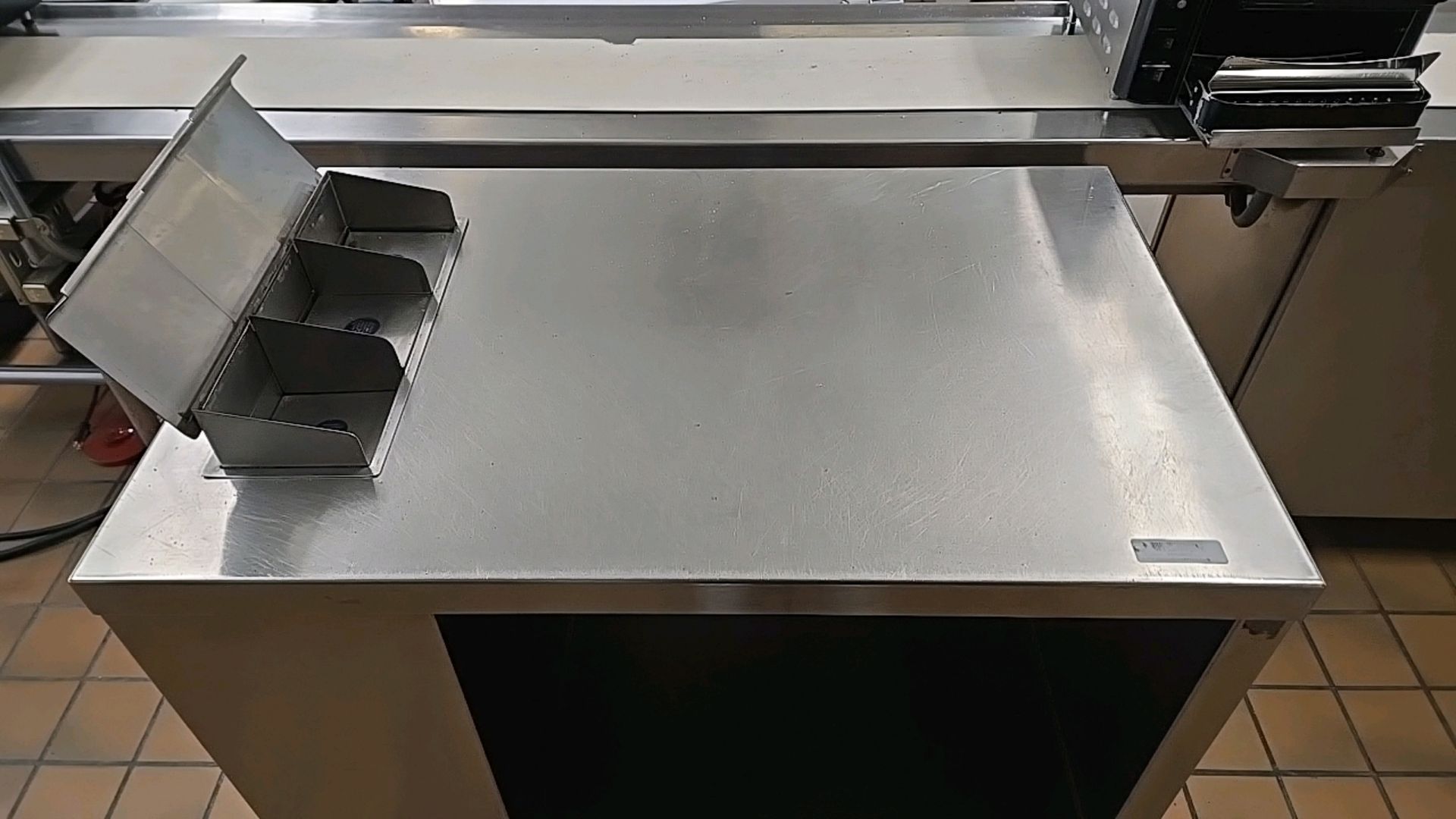 MOBILE STAINLESS STEEL POWERED WORKSATION WITH DISPENSERS - Image 4 of 5