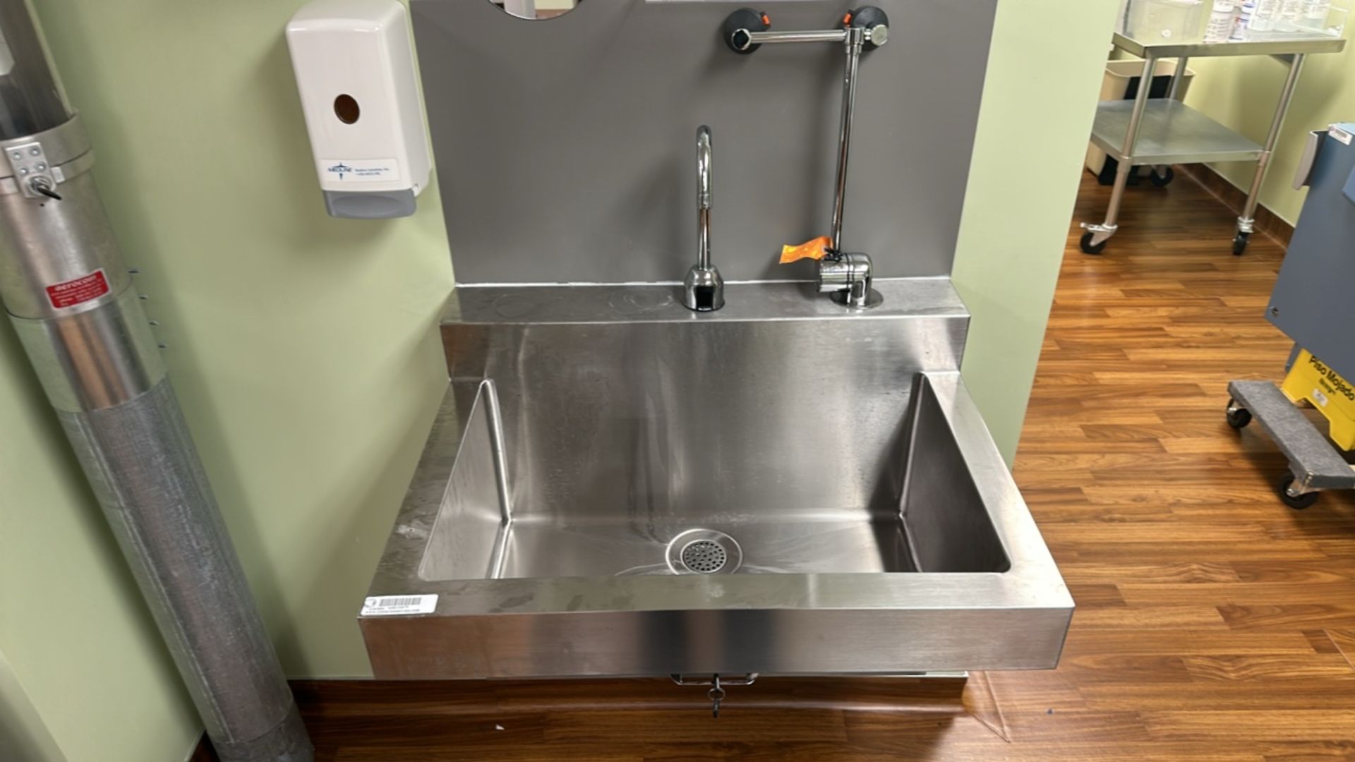 STAINLESS STEEL TOUCHLESS SINK WITH EYE WASH - Image 2 of 6