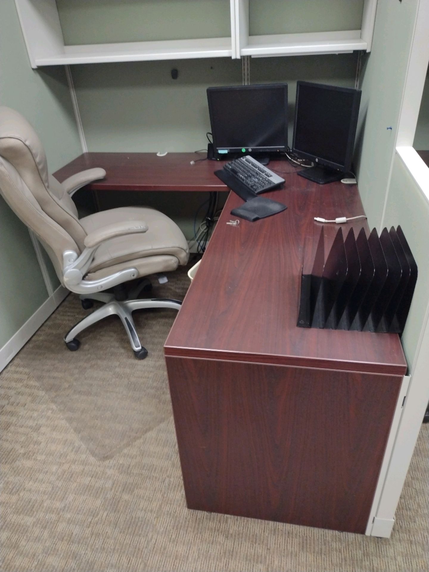 OFFICE SUITE TO INCLUDE: 8 WORK STATION MODULAR CUBICLE SYSTEM WITH CHAIRS, PRINTERS, MONITORS, - Image 5 of 16