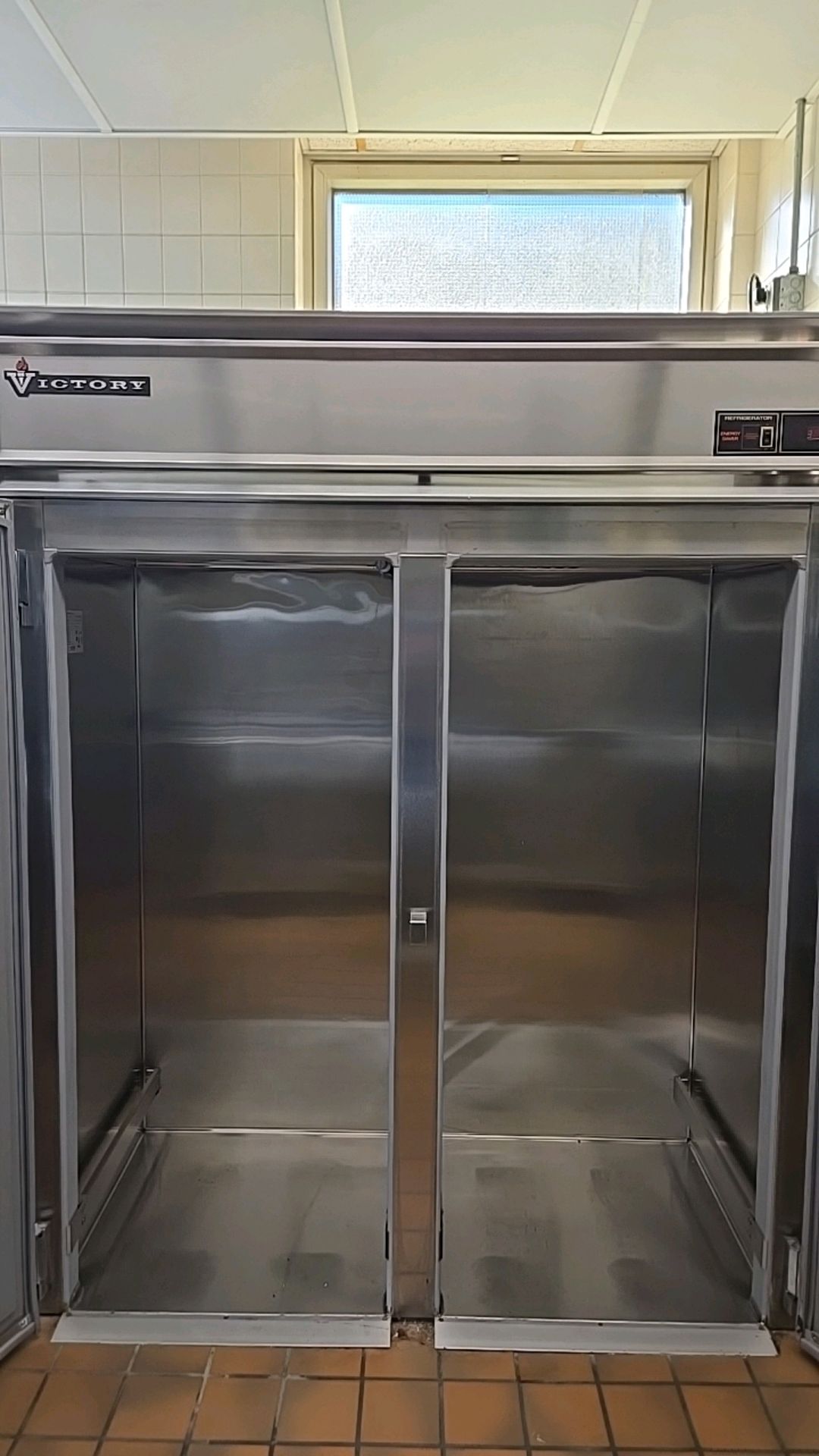 VICTORY RIS-2D-S7 ONE-SECTION, TWO-DOOR REFRIGERATOR - Image 3 of 7