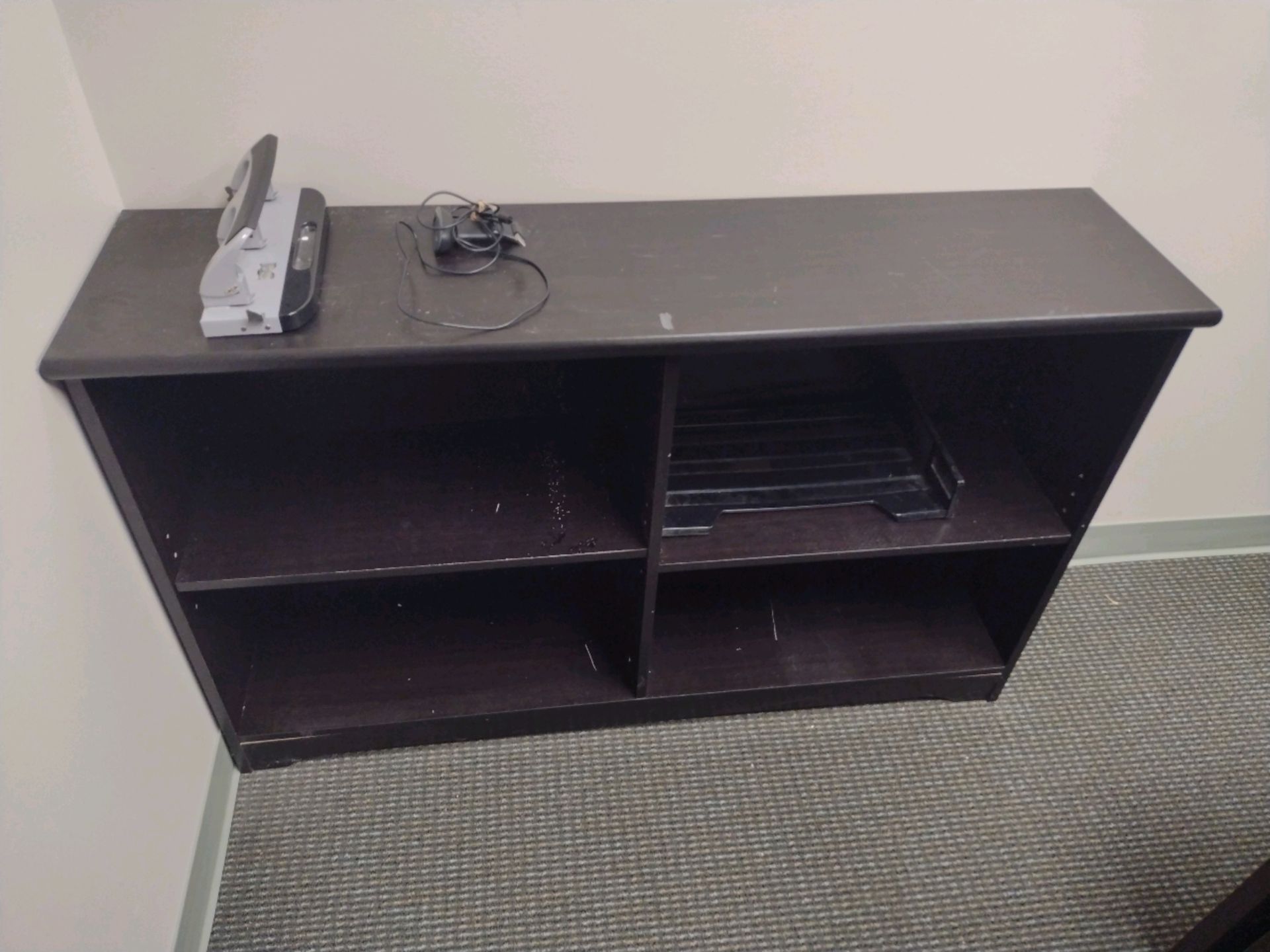 OFFICE TO INCLUDE: L-SHAPE DESK, BOOKSHELFS, FILE CABINET (IT EQUIPMENT NOT INLCUDED) - Image 3 of 6