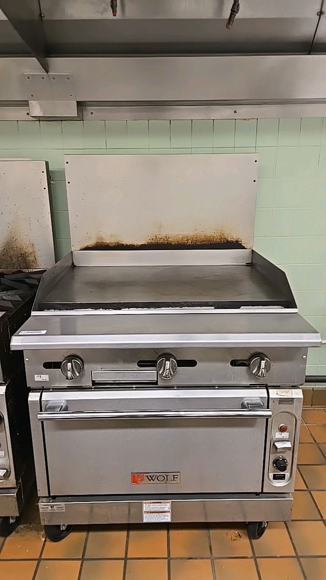 VULCAN/WOLF MODEL NO. VGM36C-500 36" GAS MANUAL RANGE WITH GRIDDLE TOP, OVEN ON WHEELS