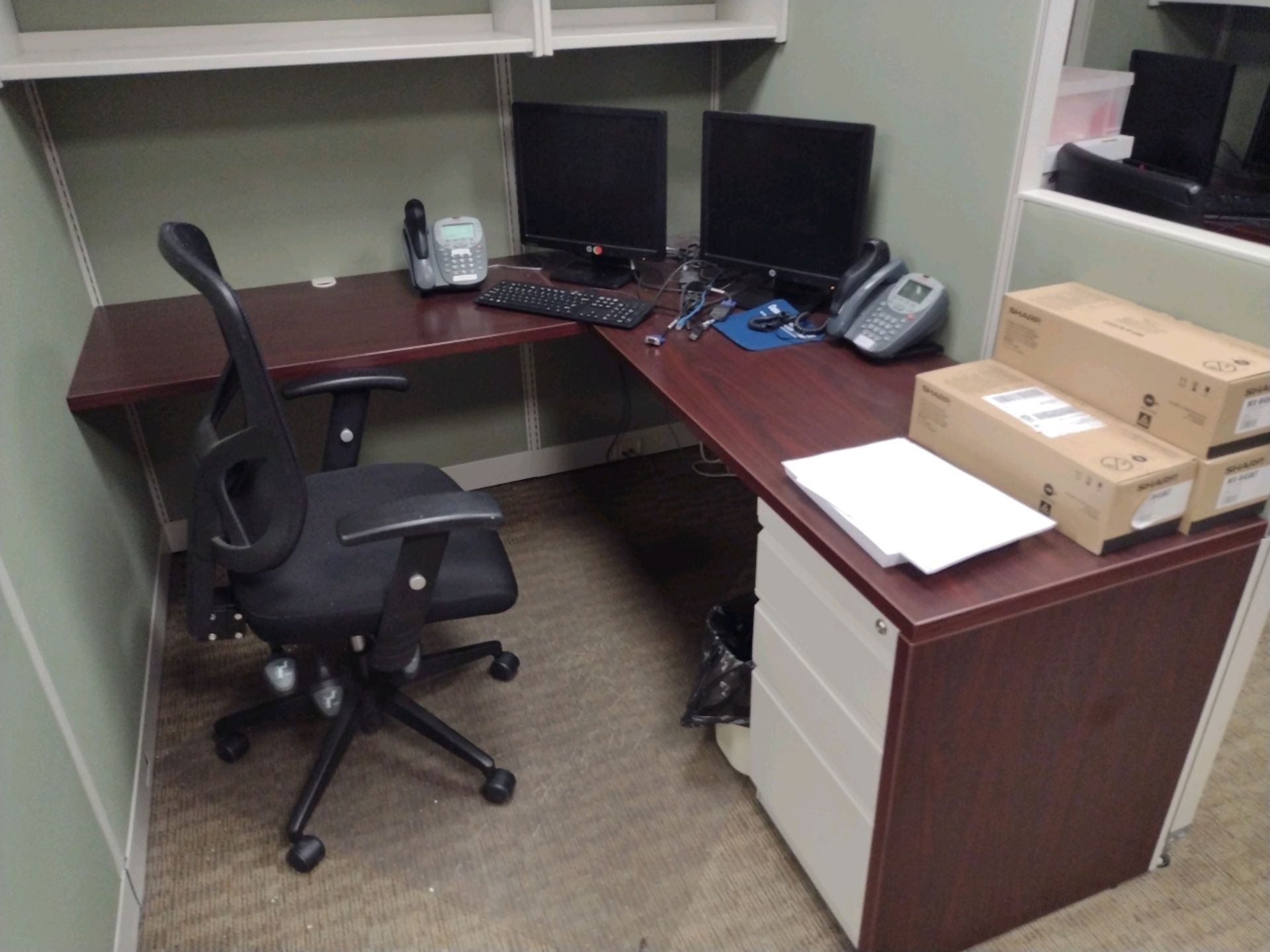 OFFICE SUITE TO INCLUDE: 8 WORK STATION MODULAR CUBICLE SYSTEM WITH CHAIRS, PRINTERS, MONITORS, - Image 10 of 16