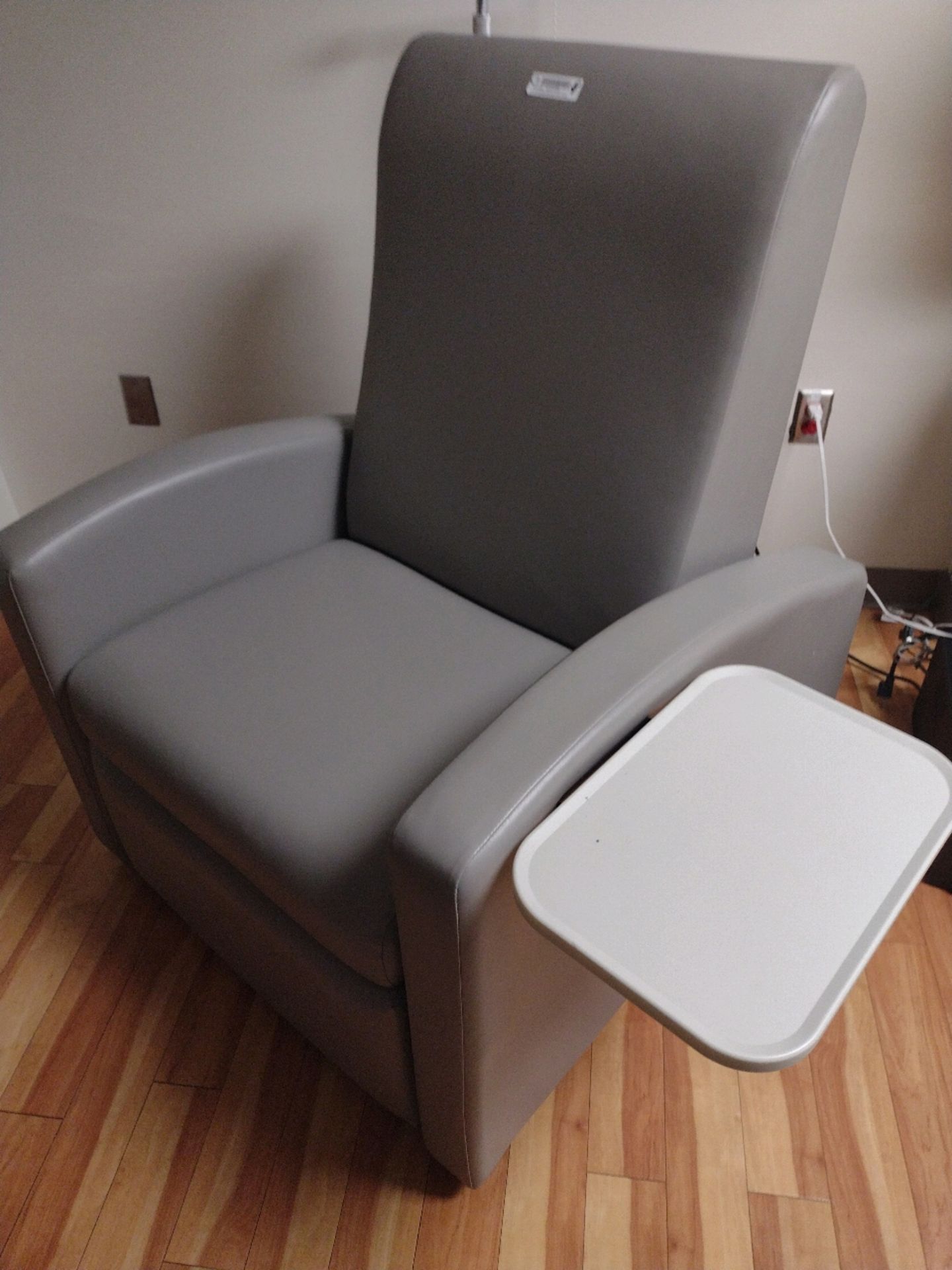 WINCO RECLINER CHAIR - Image 3 of 3