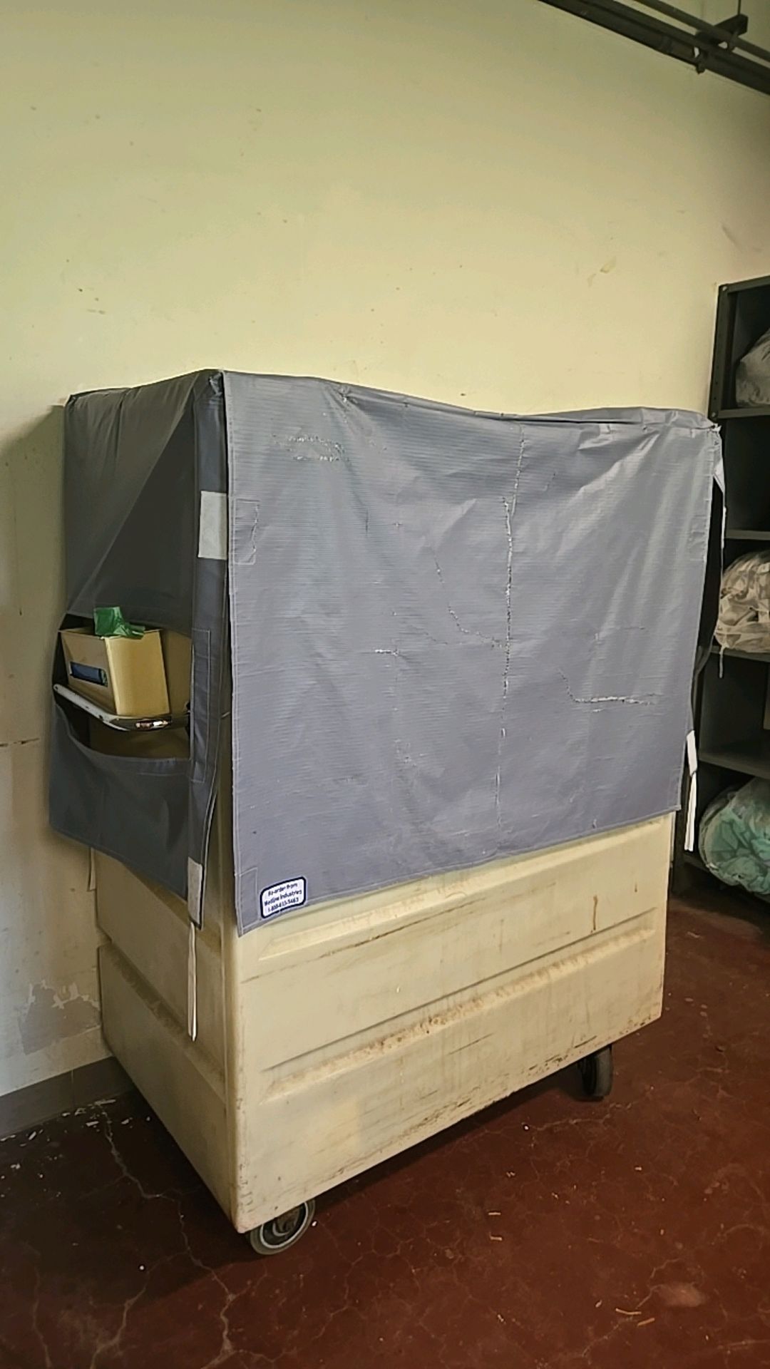 LINEN CART WITH TARP - Image 2 of 2