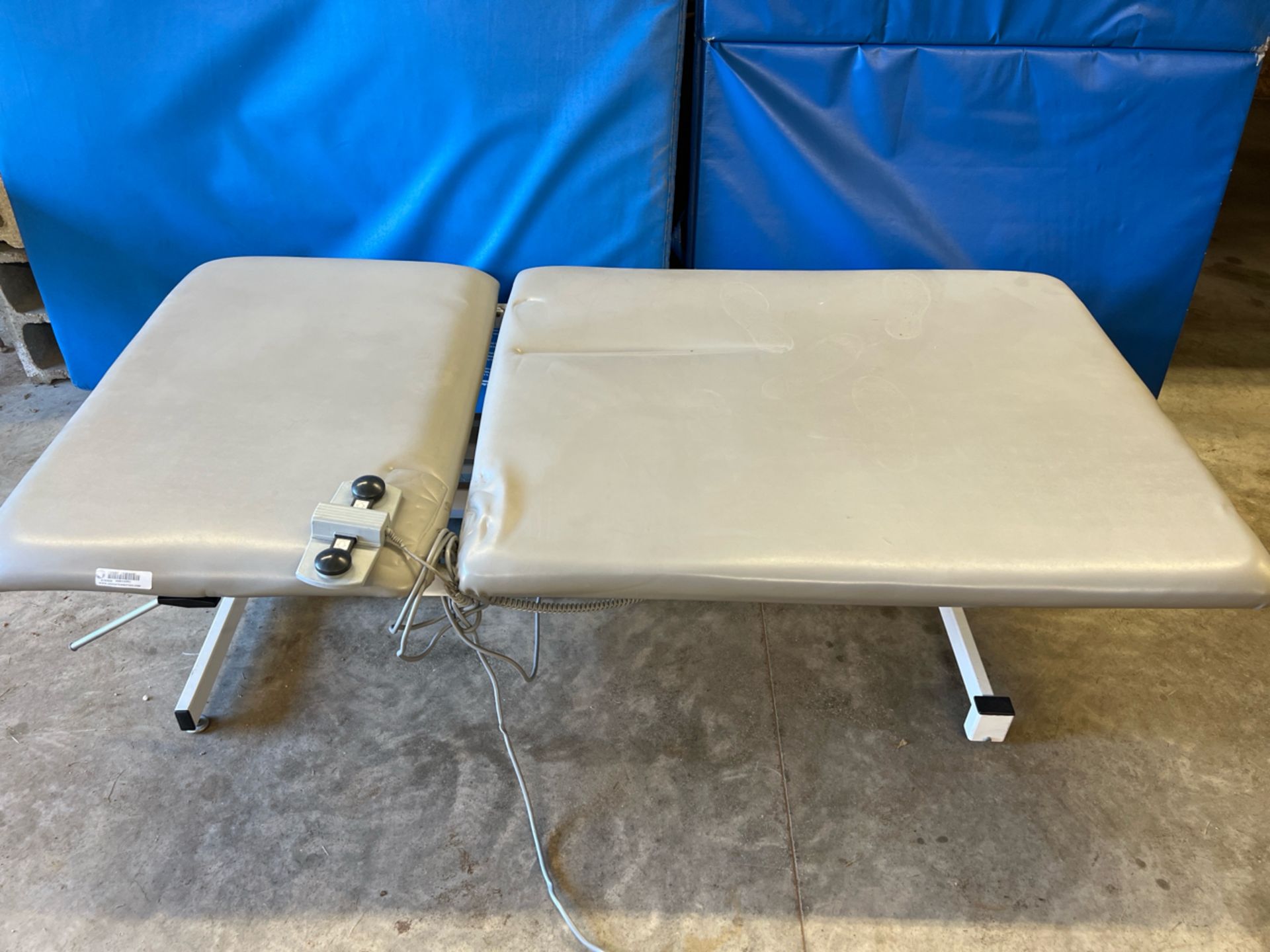 PERFORMA 553733 POWER THERAPY TABLE WITH FOOT CONTROL