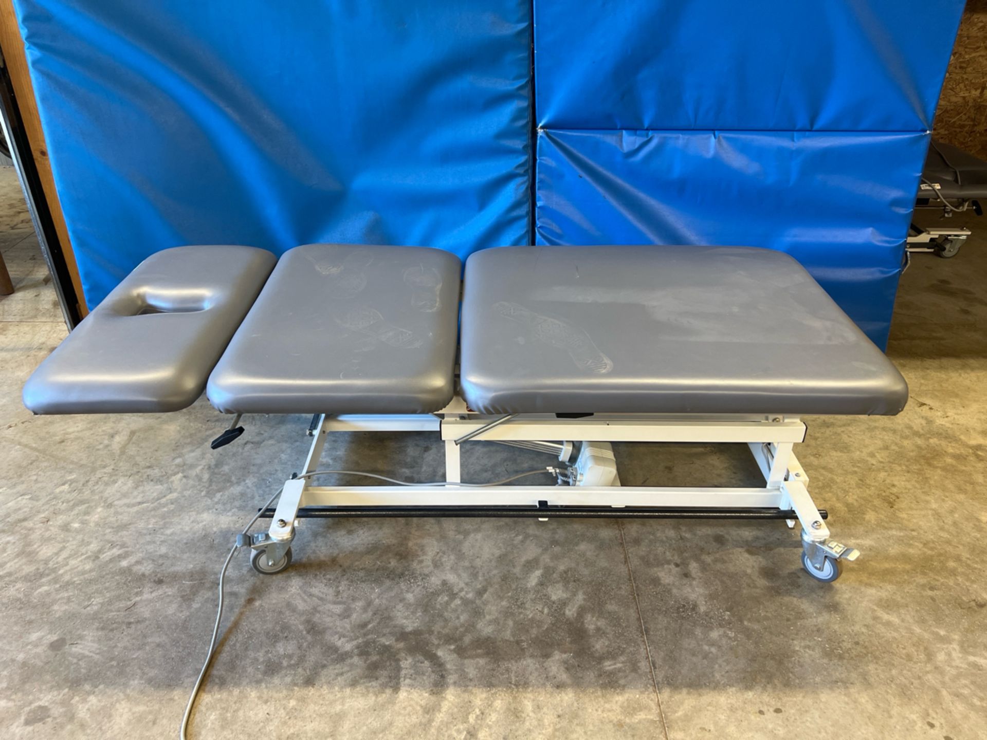 ARMEDICA AMBA334 POWER THERAPY TABLE WITH INTEGRATED FOOT CONTROL