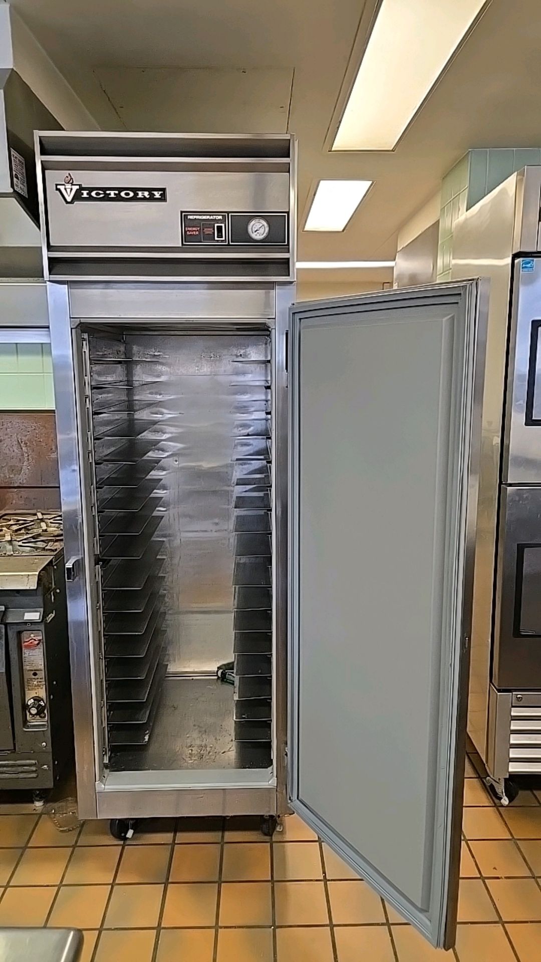 VICTORY SINGLE DOOR REFRIGERATOR ON WHEELS - Image 3 of 5