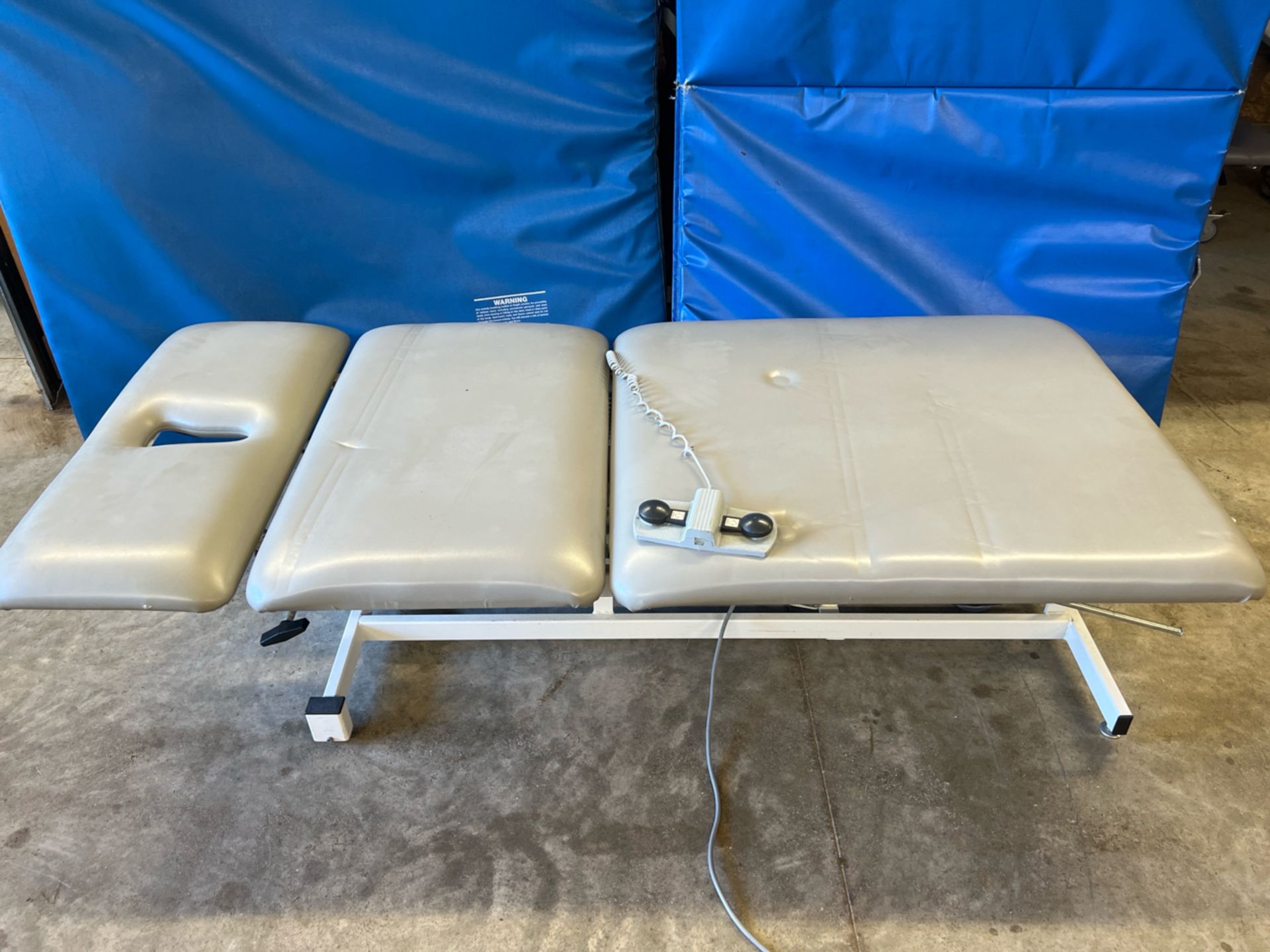 PERFORMA 554246 POWER TREATMENT TABLE WITH FOOT CONTROL