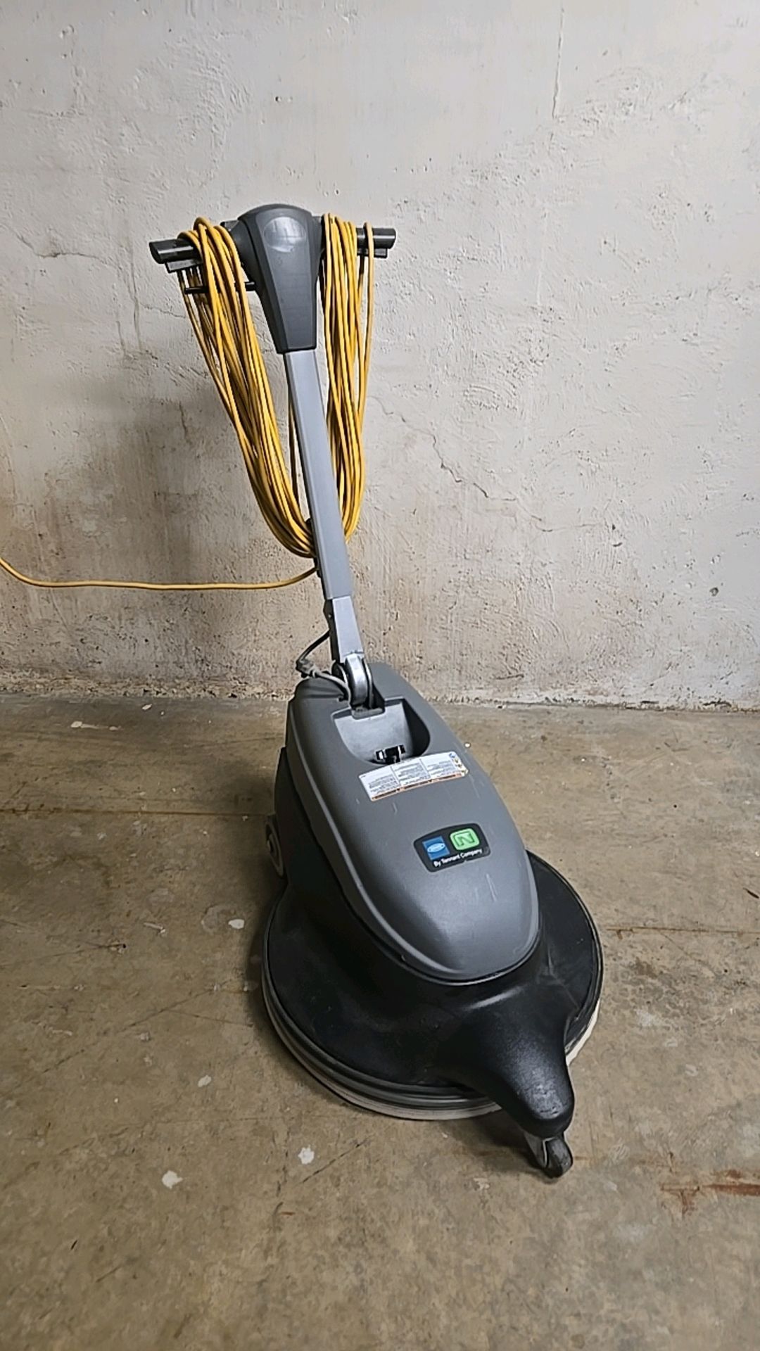 TENNANT BR-2000-DC FLOOR BURNISHER