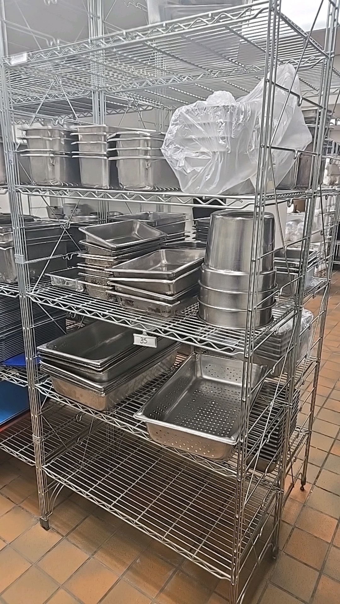 RACK OF ASSORTED SIZE SUPER PANS