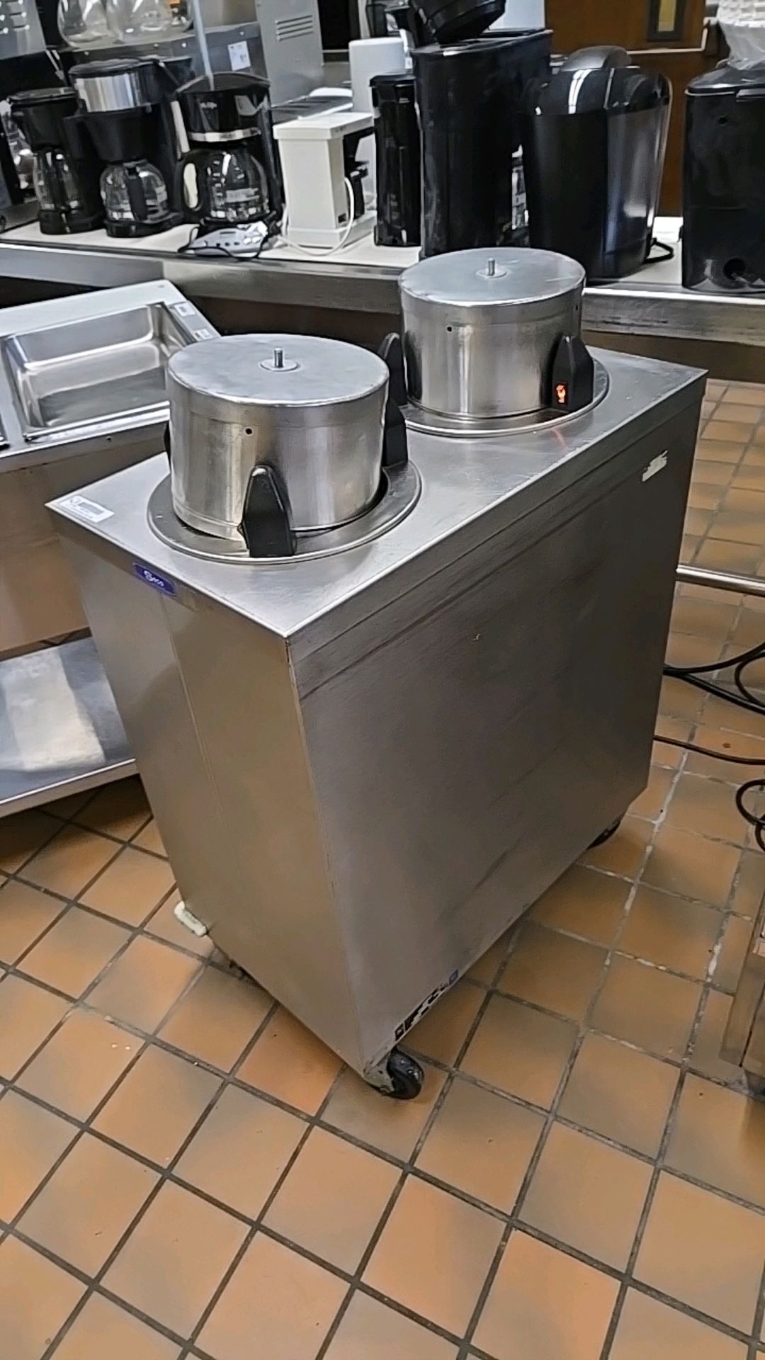 SECO TWO-CYLINDER PLATE WARMER DISPENSER CART WITH PLATES - Image 3 of 5