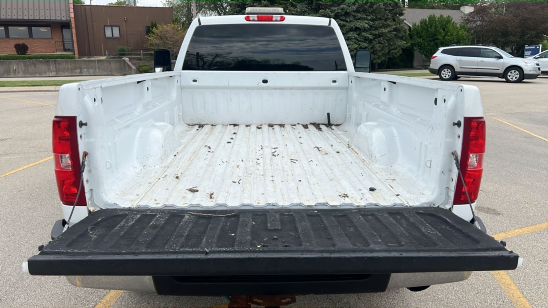 CHEVEROLET SILVERADO 2012 -- 2500 HD LT 4WD -- 27638 MILES -- VIN#1GC0KVCG7CZ188516 WITH 8'6" - Image 6 of 17