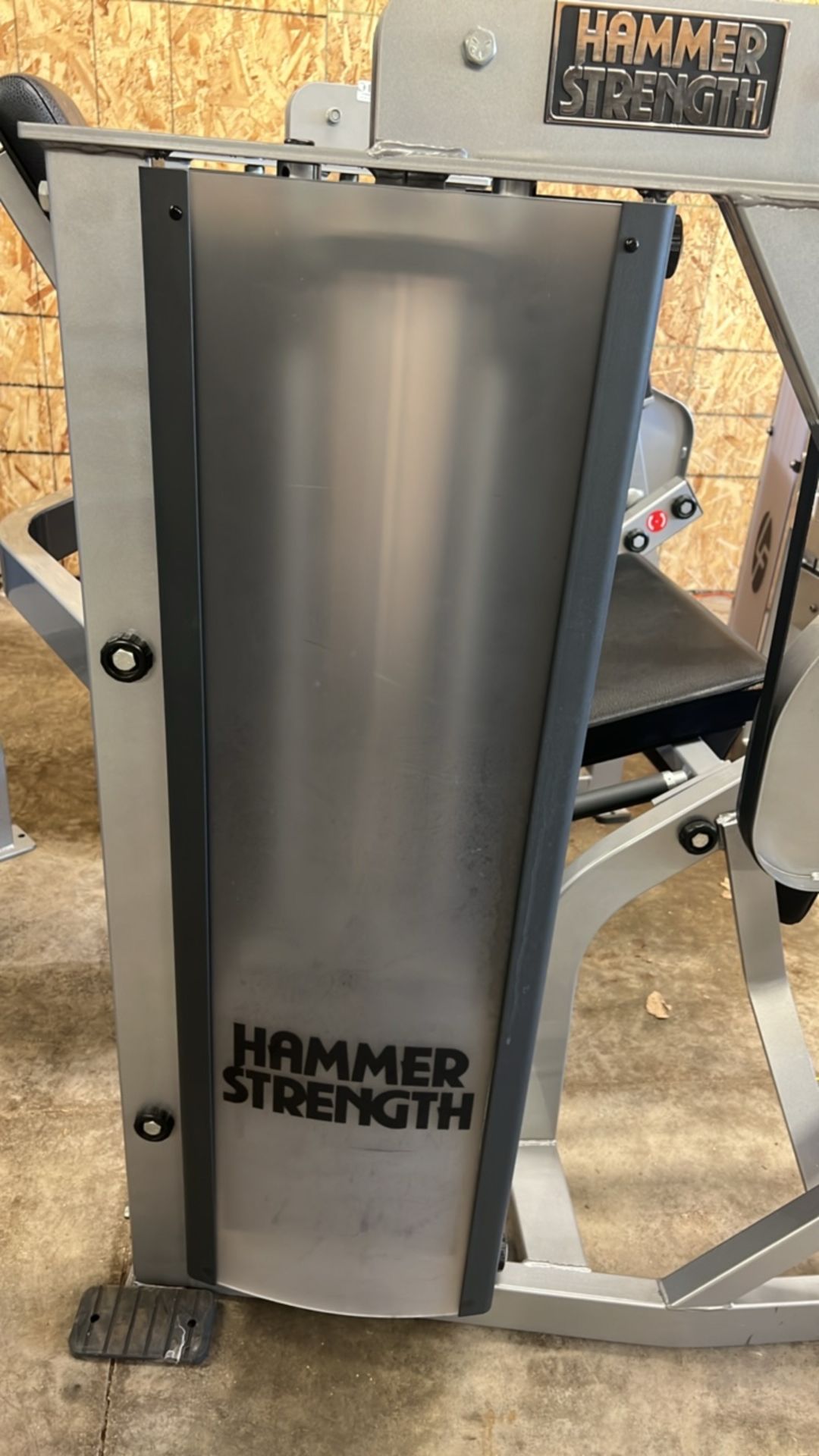 HAMMER STRENGHT MTSLE MTS LEG EXTENSION WEIGHT MACHINE - Image 6 of 7