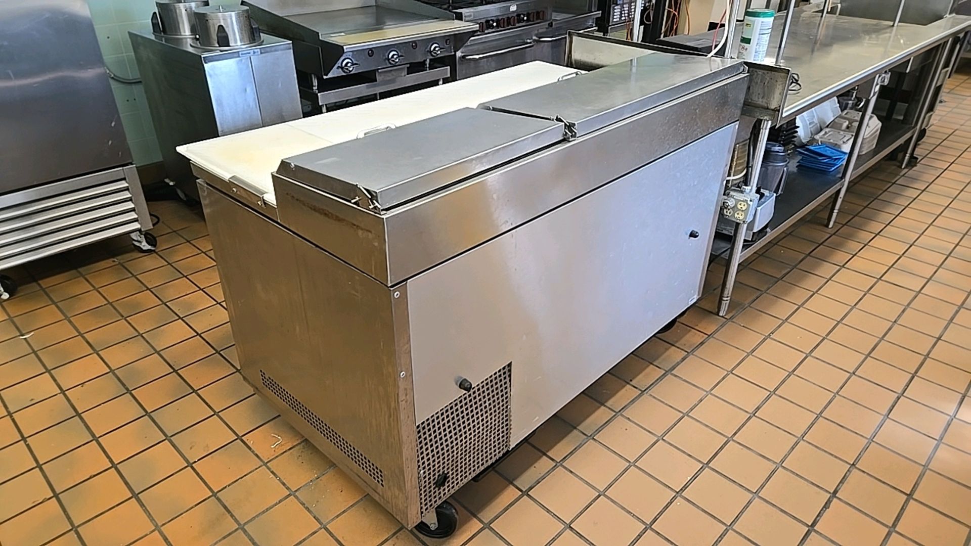 TRUE TPP-60D-2 60" PREP TABLE WITH REFRIGERATED BASE - Image 7 of 7