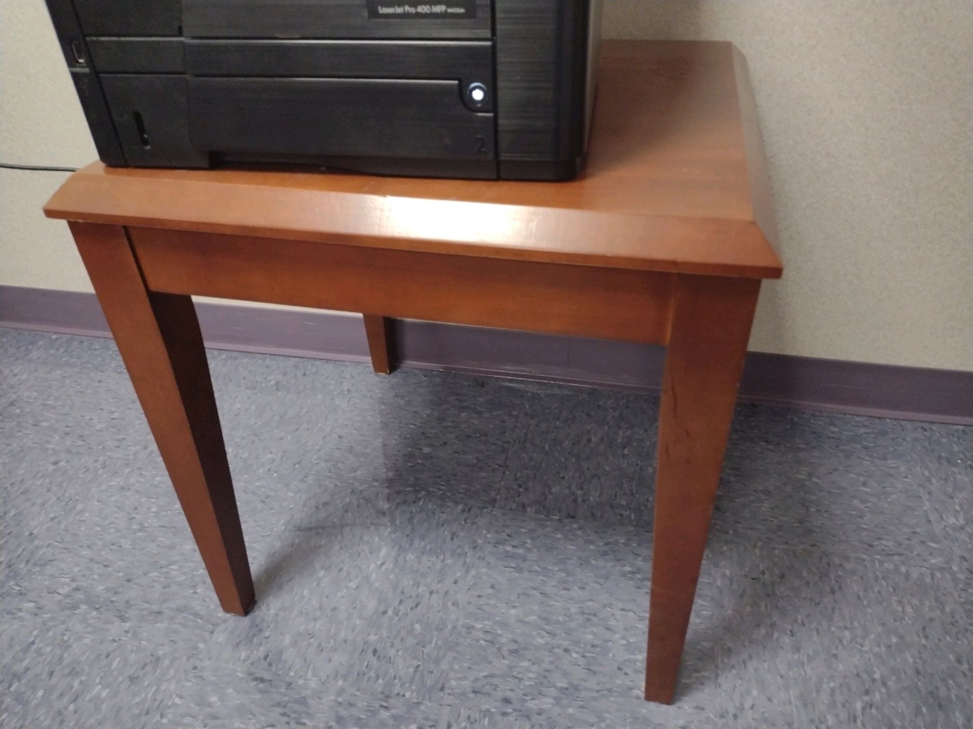 OFFICE TO INCLUDE: QTY. (2) DESKS, CHAIRS, END TABLE, 2-DOOR CABINET, FILE CABINET (IT EQUIPMENT NOT - Image 5 of 5