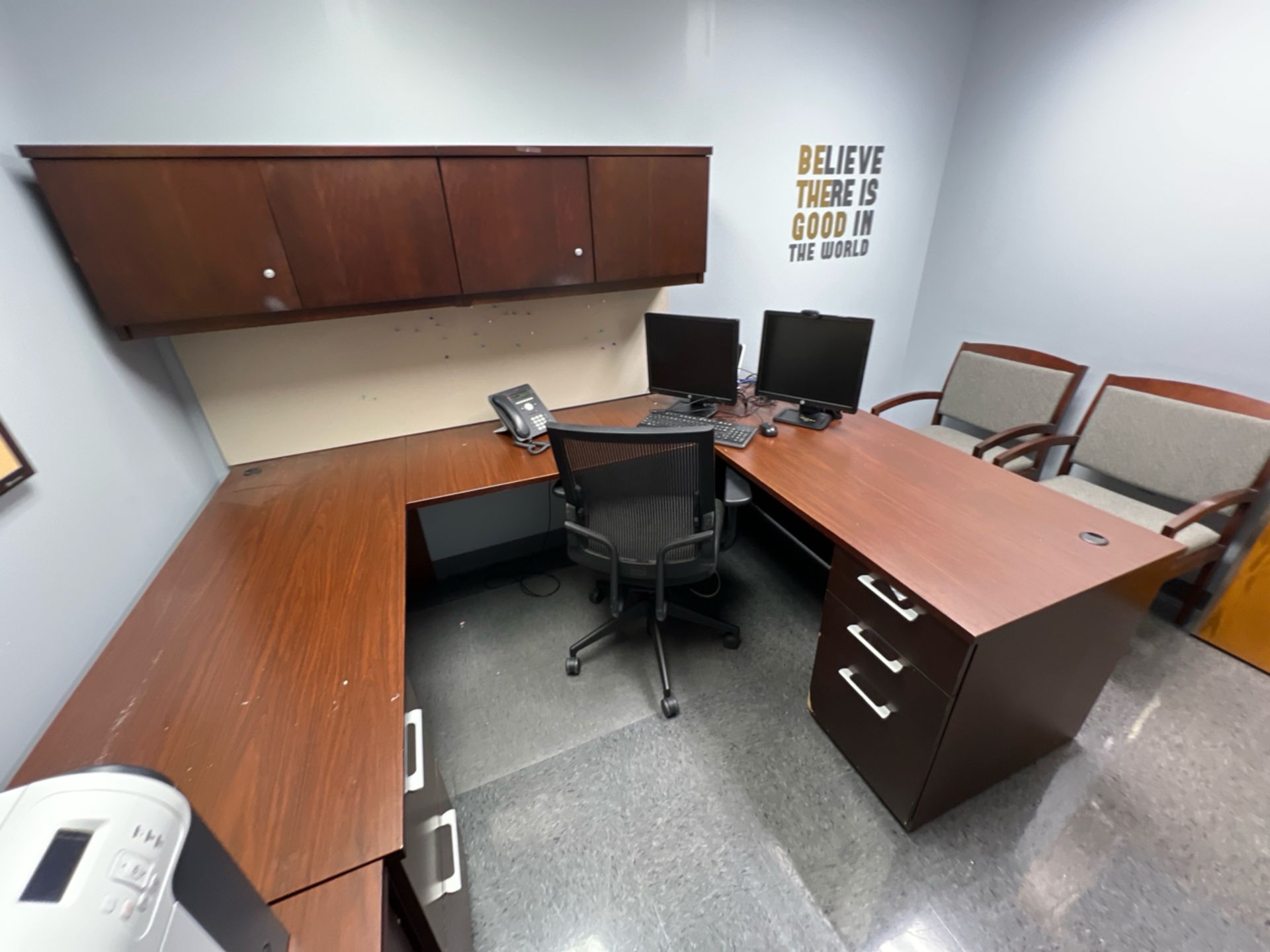 CONTENT OF ROOM TO INCLUDE: DESK AND CHAIRS - Image 3 of 3