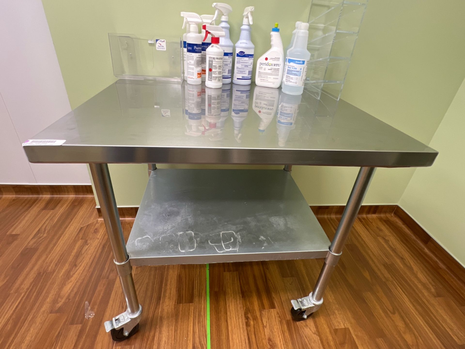 MOBILE STAINLESS TABLE