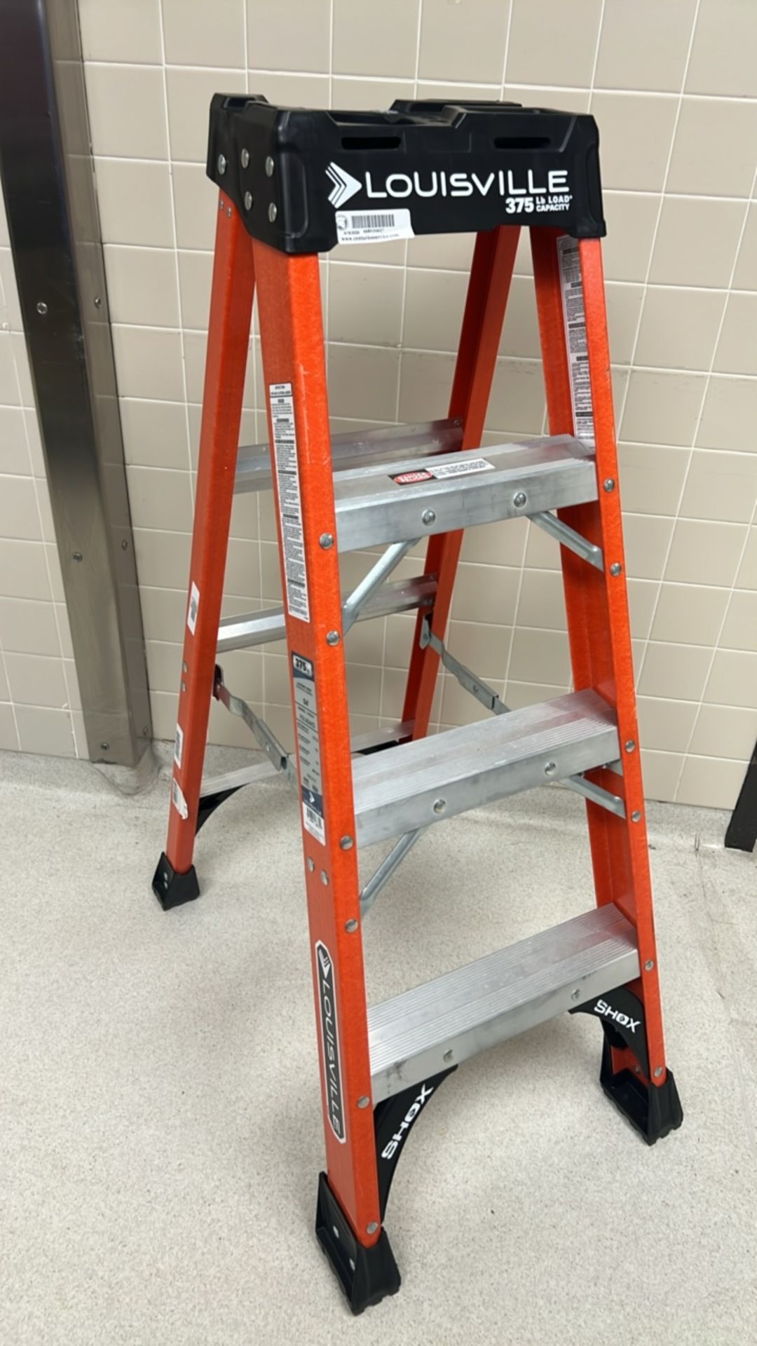 LOUISVILLE FS1404HD 4', 375 LBS. LOW CAPACITY LADDER