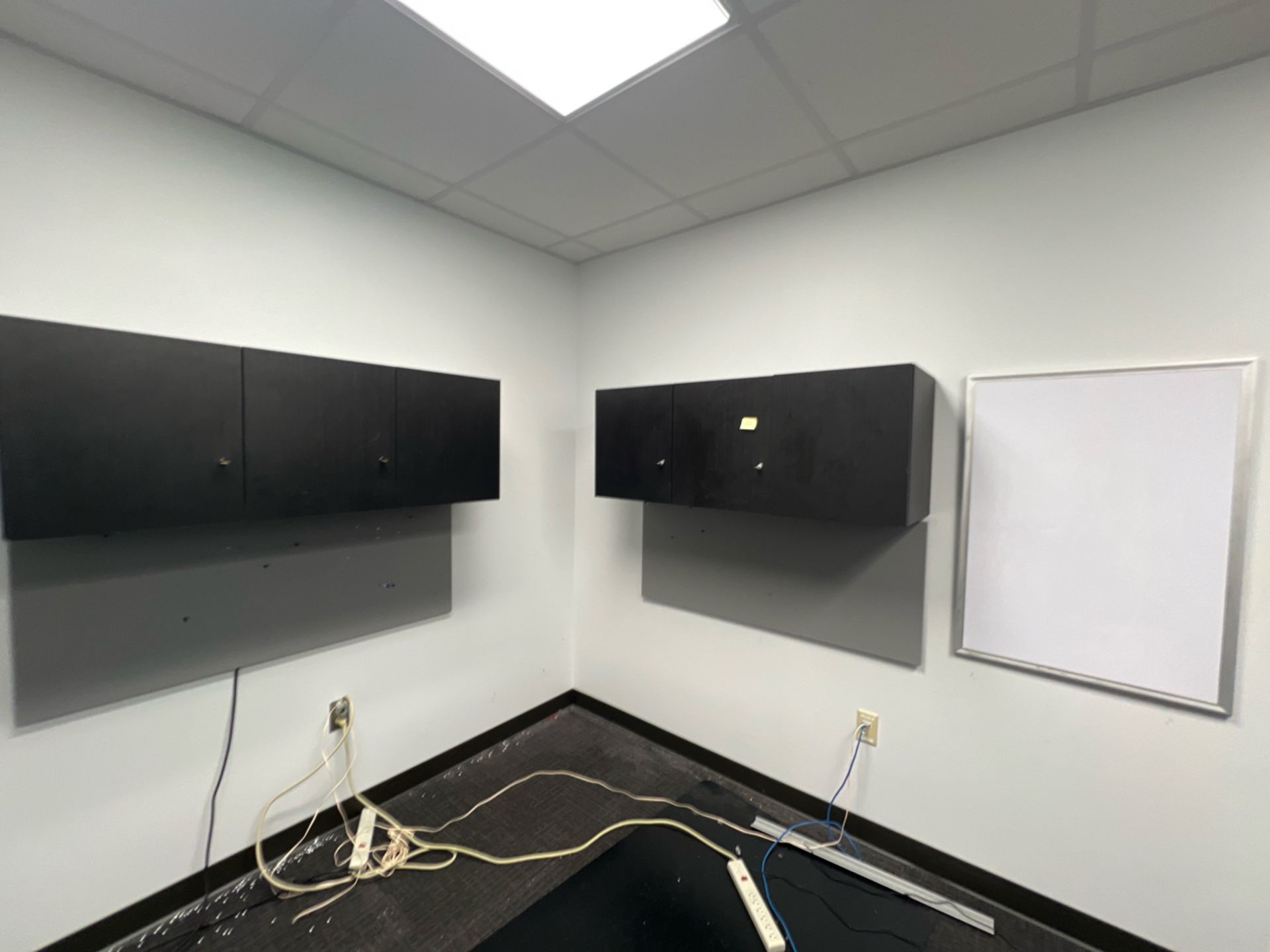OFFICE TO INCLUDE: DESK WITH OVERHEAD STORAGE, OVERHEAD STORAGE SYSTEMS, FILE CABINET, PHONES, - Image 2 of 5