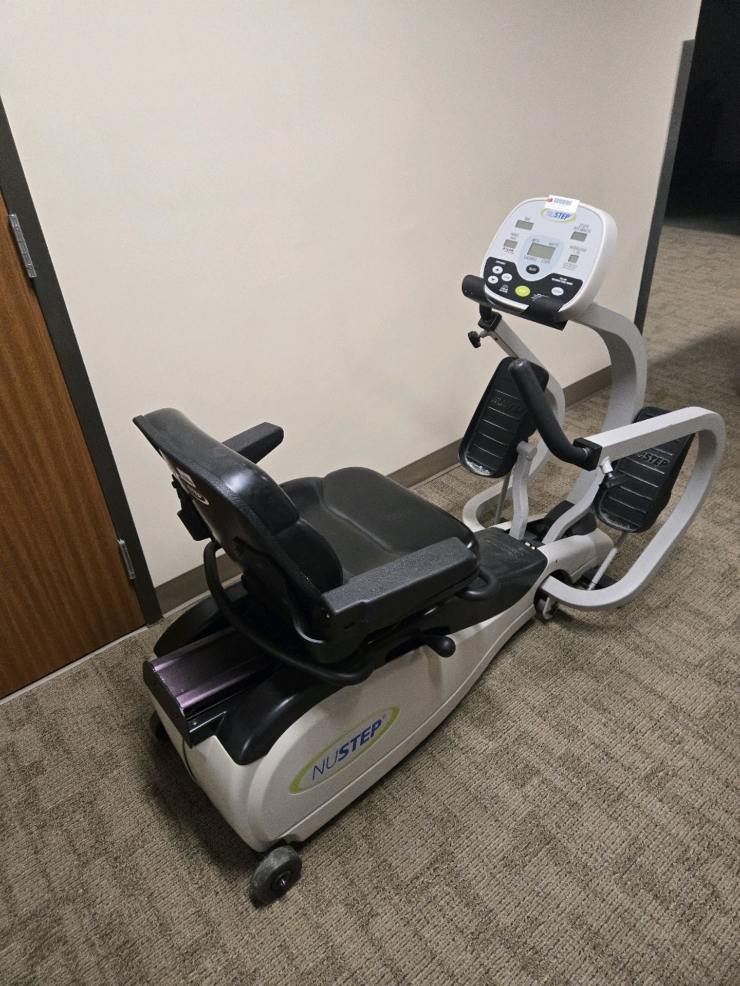 NUSTEP TRS 4000 RECUMBENT CROSS TRAINER - Image 2 of 3