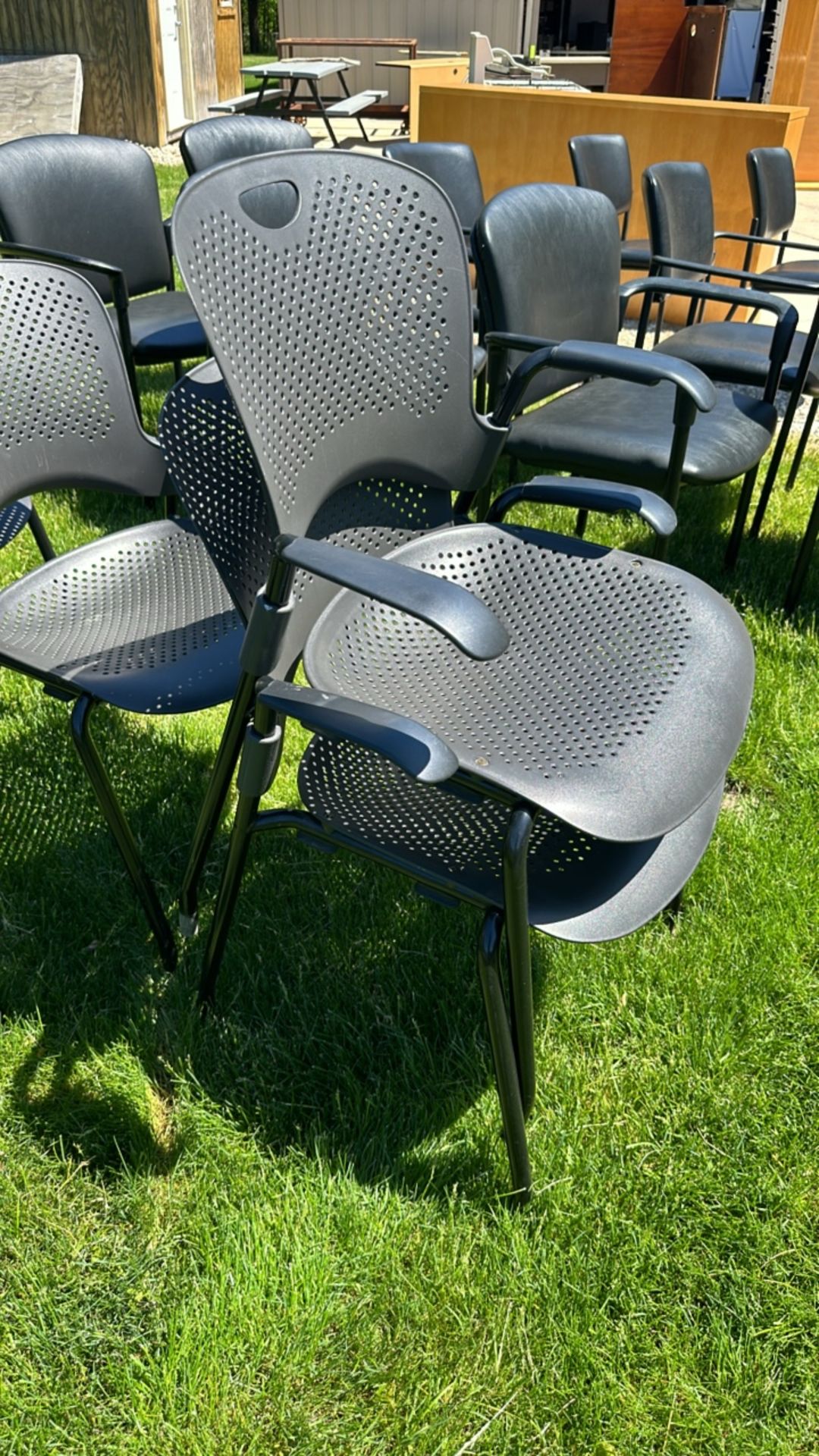 PLASTIC SIDE CHAIRS WITH ARM RESTS- BLACK (QTY. 13) - Image 3 of 3