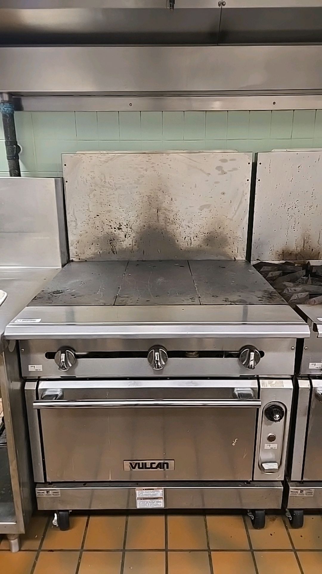 VULCAN MODEL NO. V336HS-502 36" GAS HOT TOP RANGE WITH OVEN ON WHEELS