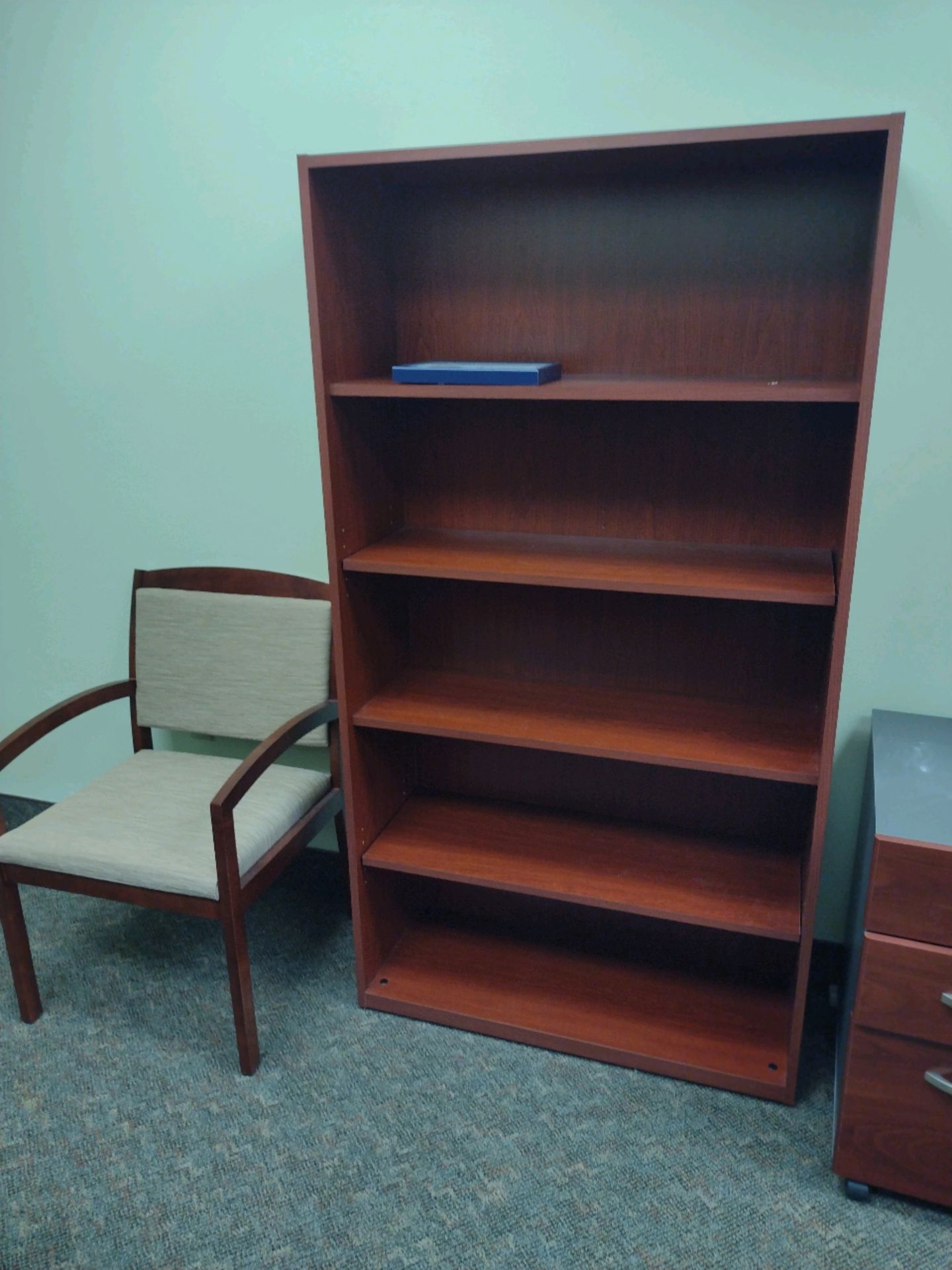 OFFICE TO INCLUDE: 2- DESKS, BOOKCASE, 3 CHAIRS, DANBY MINI-FRIDGE AND 2-MONITORS (PRINTER NOT - Image 5 of 7