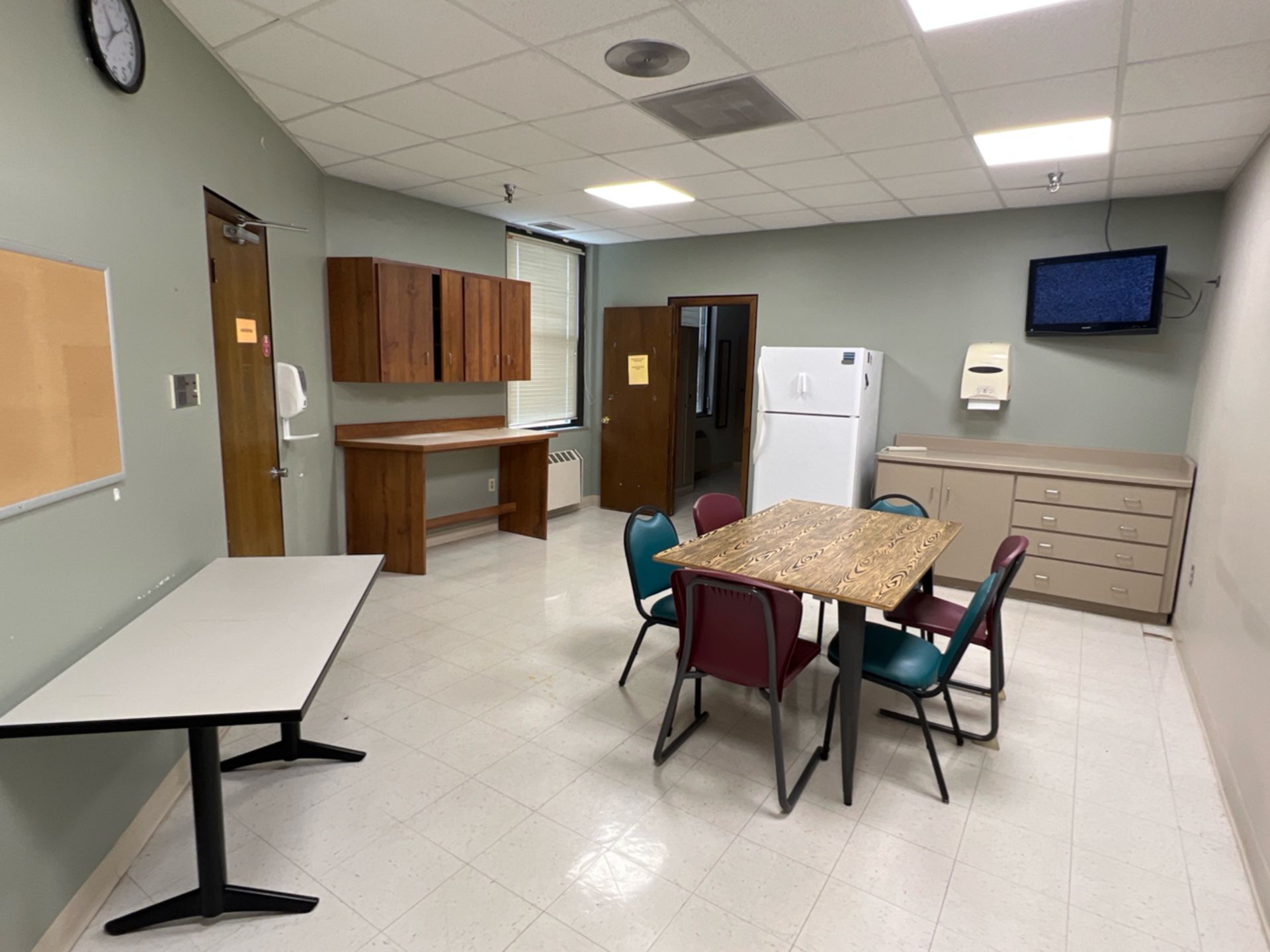 STAFF LOUNGE TO INCLUDE: FRIGIDAIRE HOUSEHOLD REFRIGERATOR/FREEZER, SHARP FLATSCREEN TELEVISION,