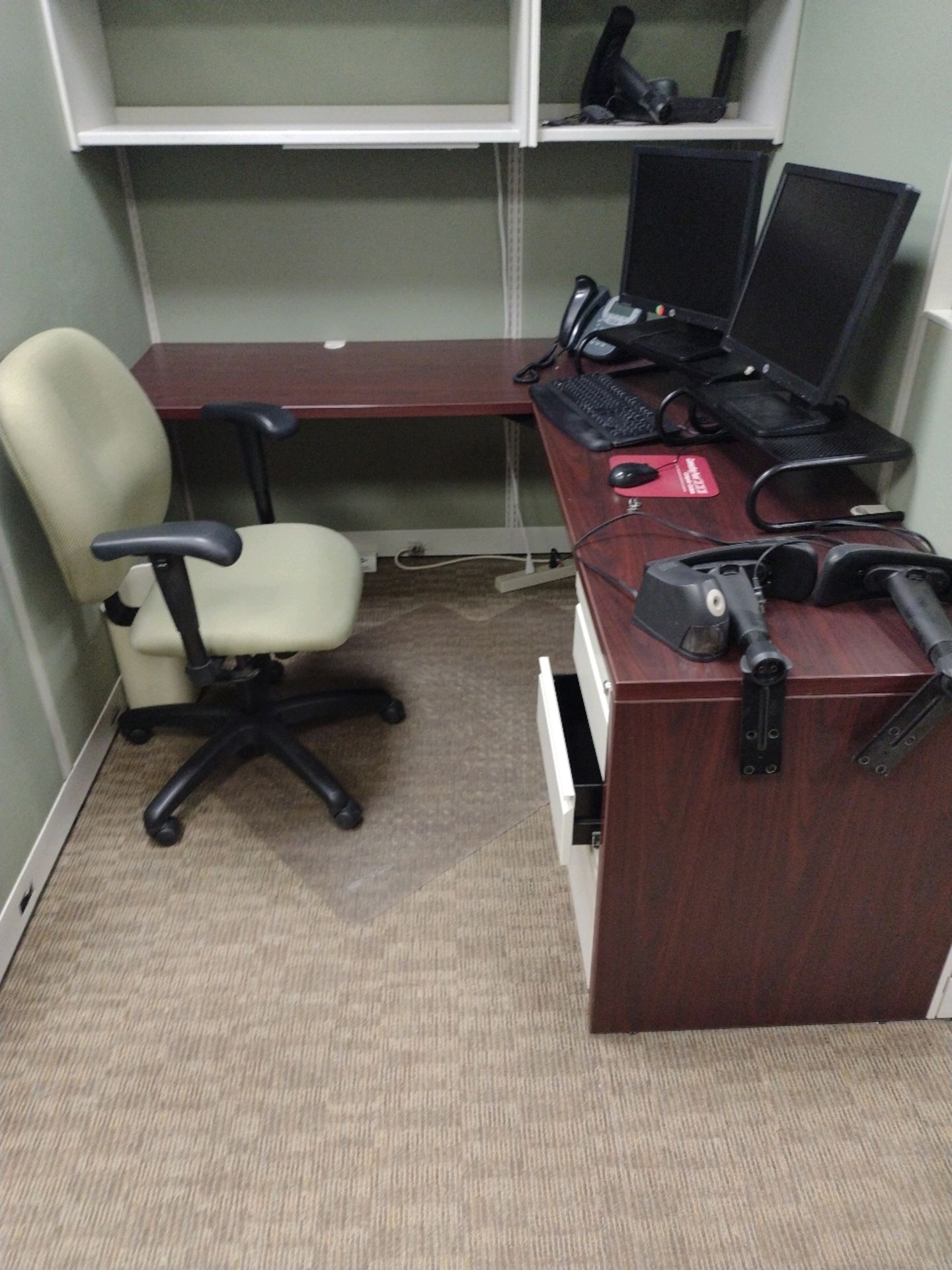 OFFICE SUITE TO INCLUDE: 8 WORK STATION MODULAR CUBICLE SYSTEM WITH CHAIRS, PRINTERS, MONITORS, - Image 6 of 16