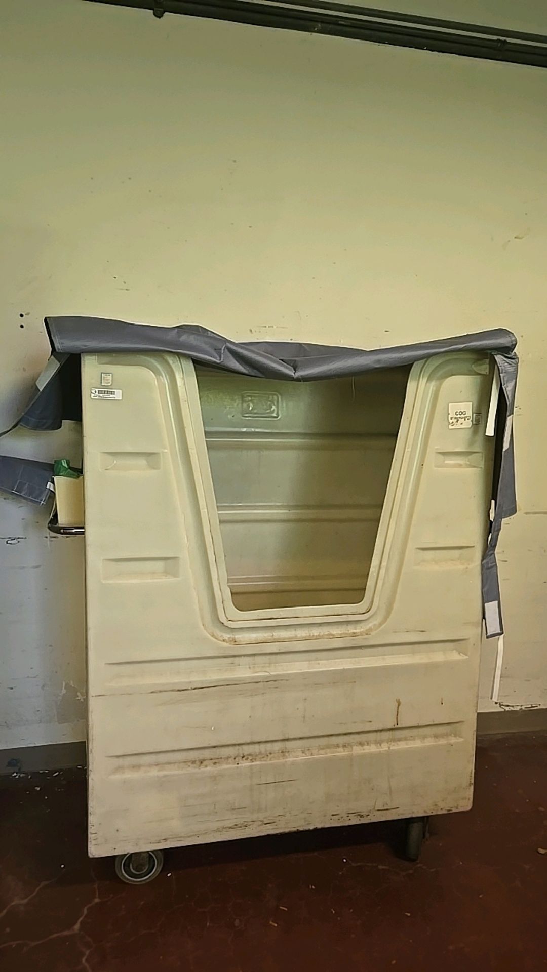 LINEN CART WITH TARP