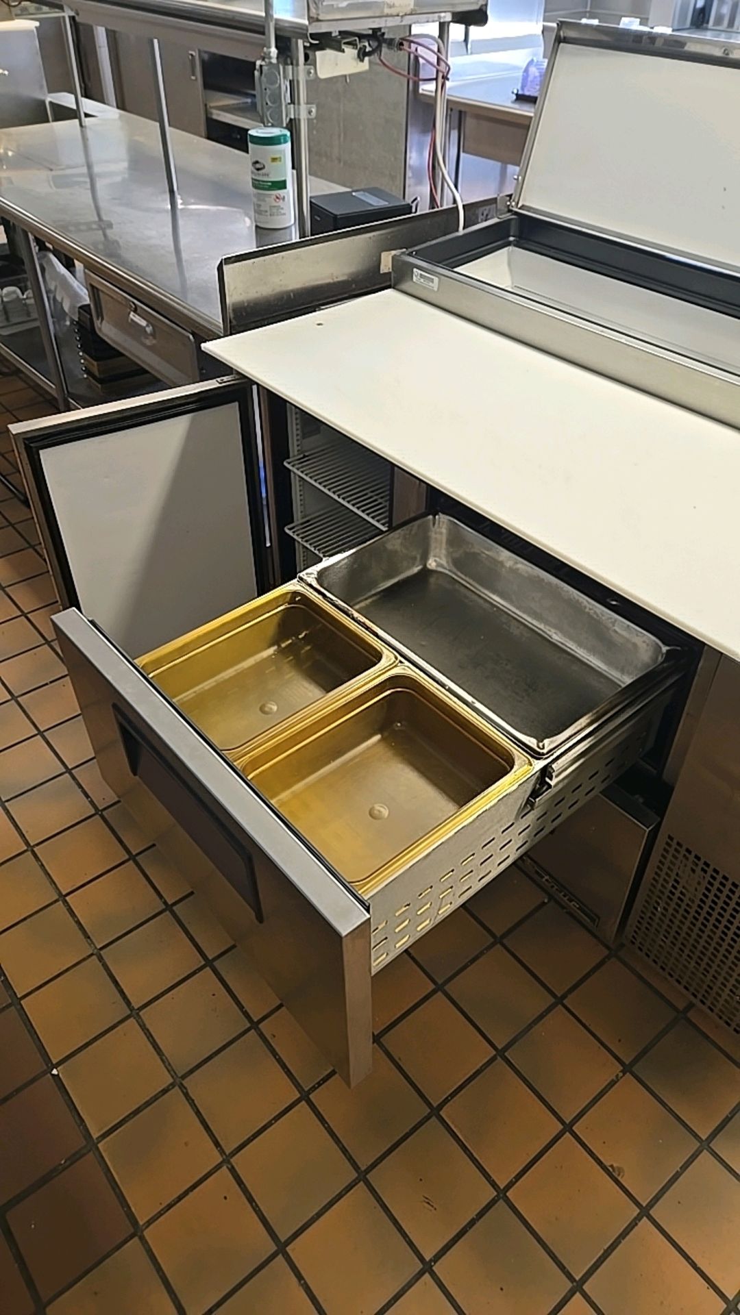 TRUE TPP-60D-2 60" PREP TABLE WITH REFRIGERATED BASE - Image 4 of 7