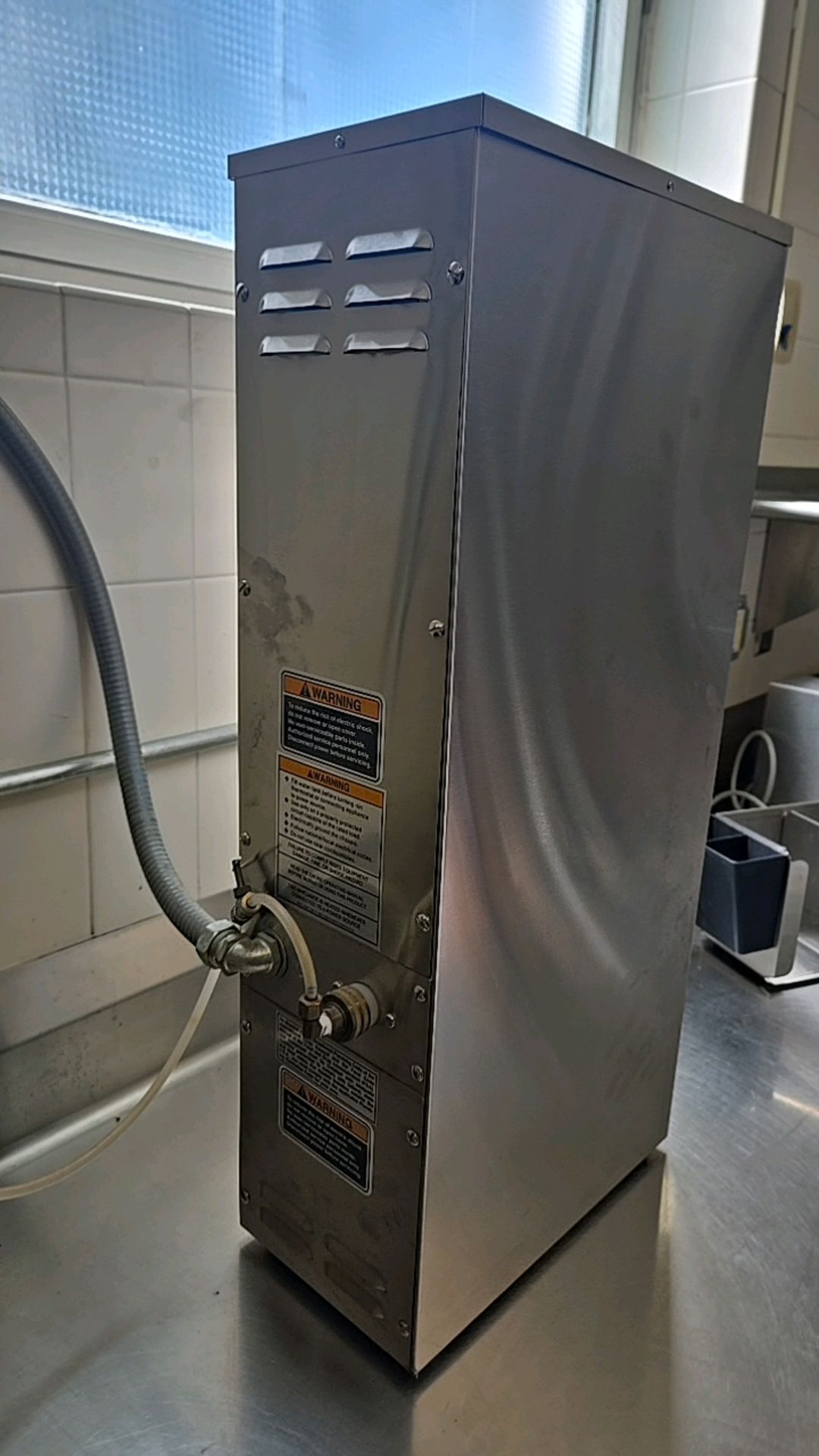 BUNN H5E-40-208, 200F (93C) HOT WATER DISPENSER - Image 4 of 4